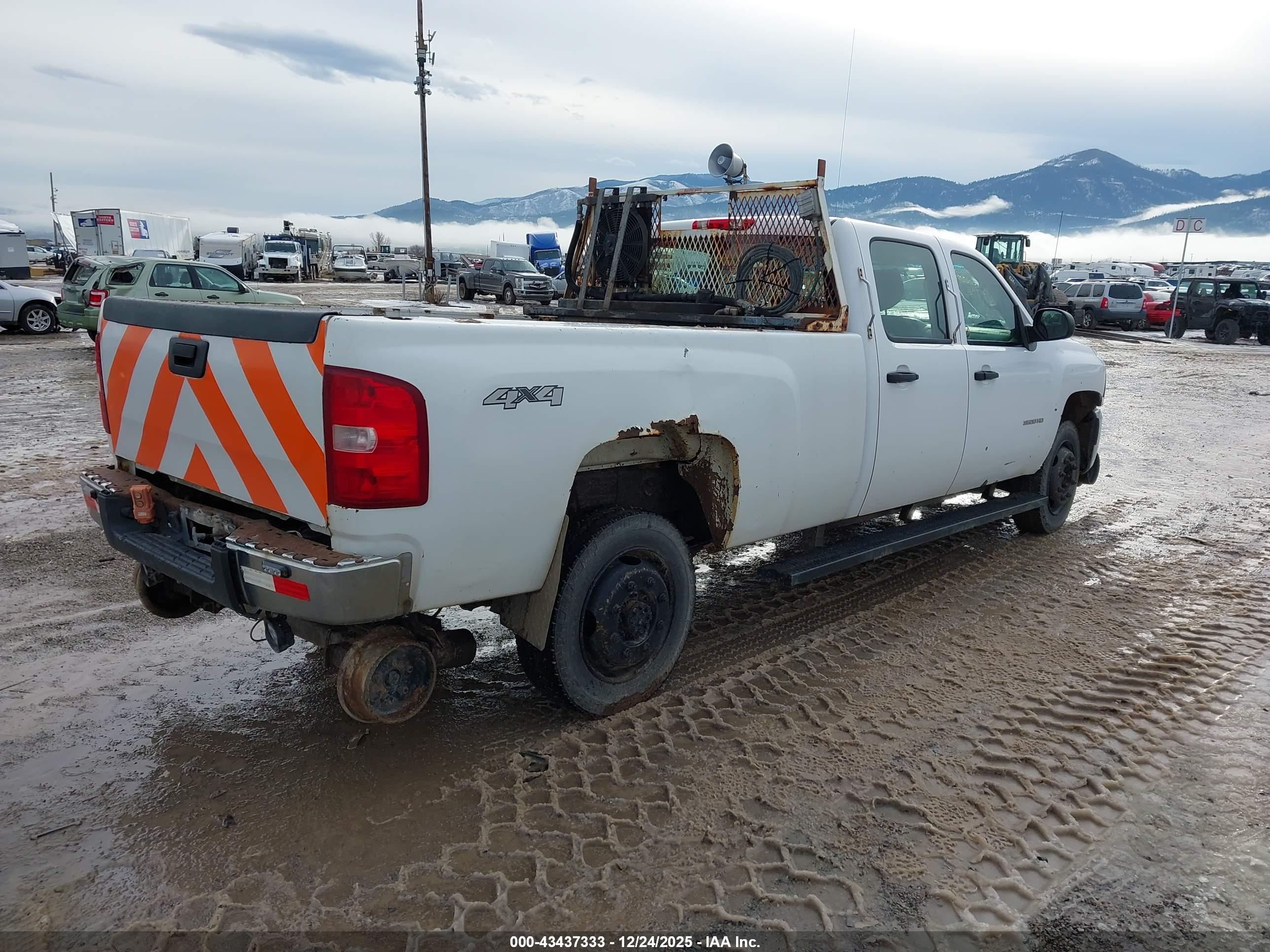 CHEVROLET SILVERADO image 4