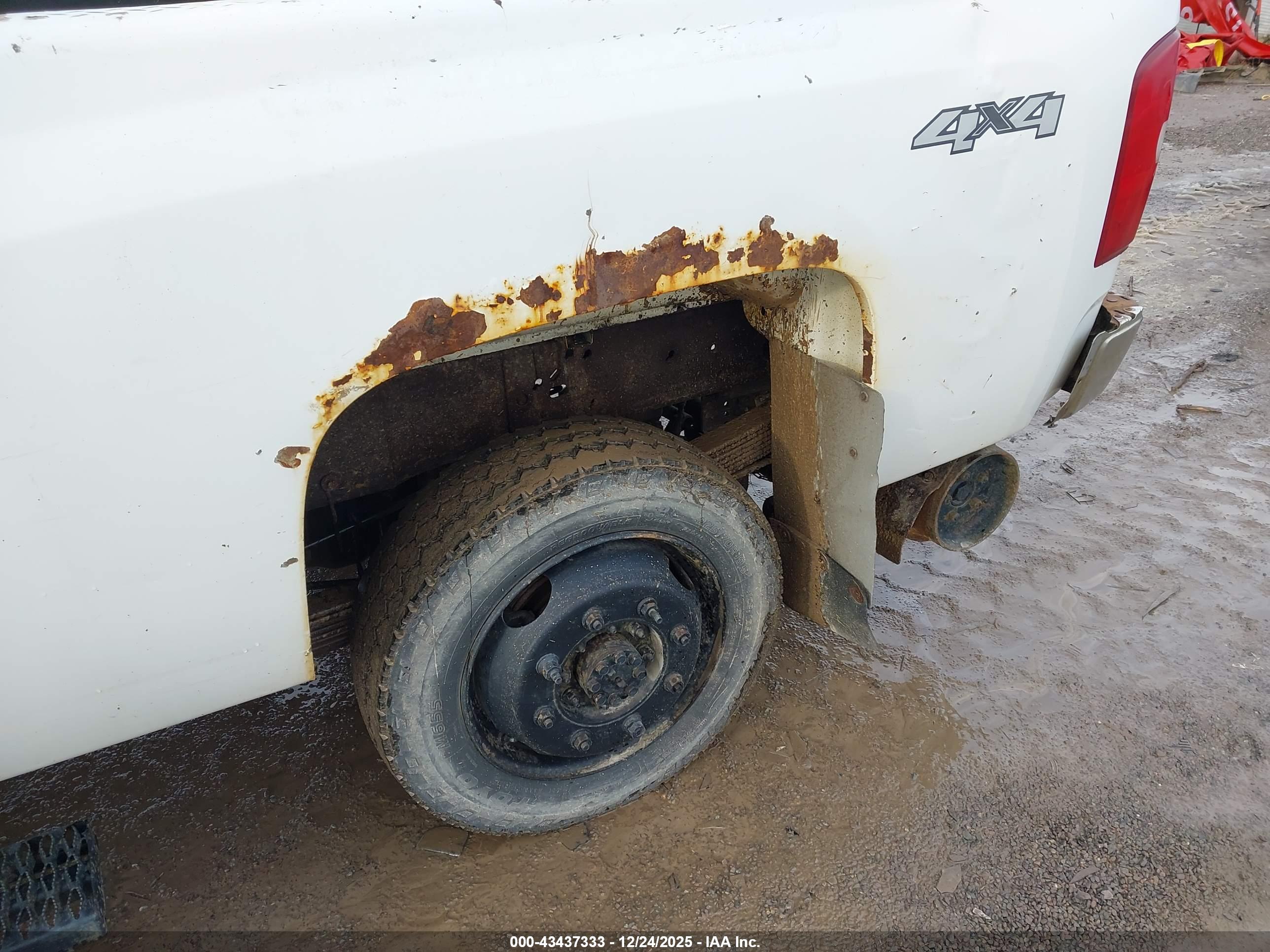CHEVROLET SILVERADO image 6