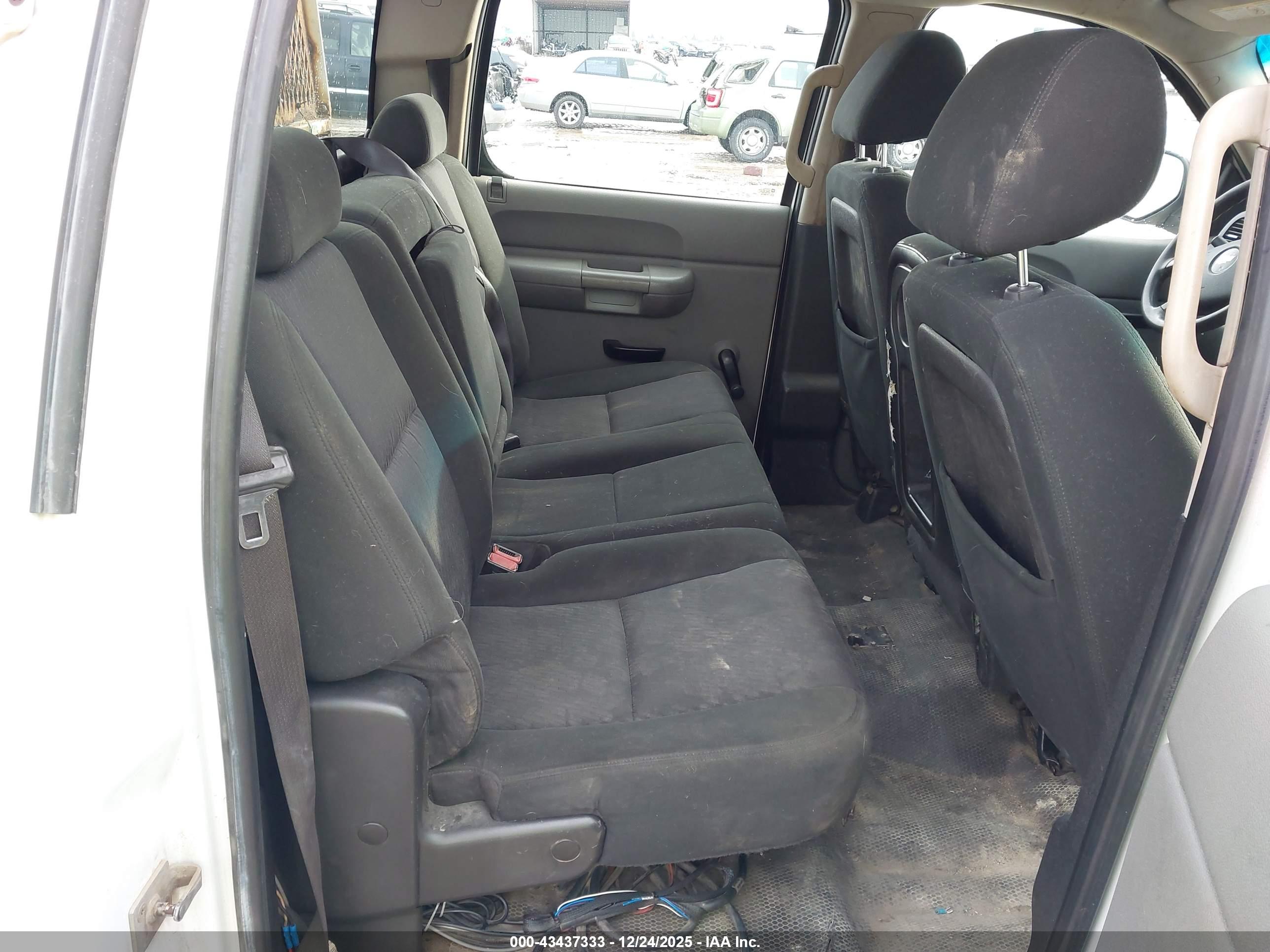 CHEVROLET SILVERADO image 8
