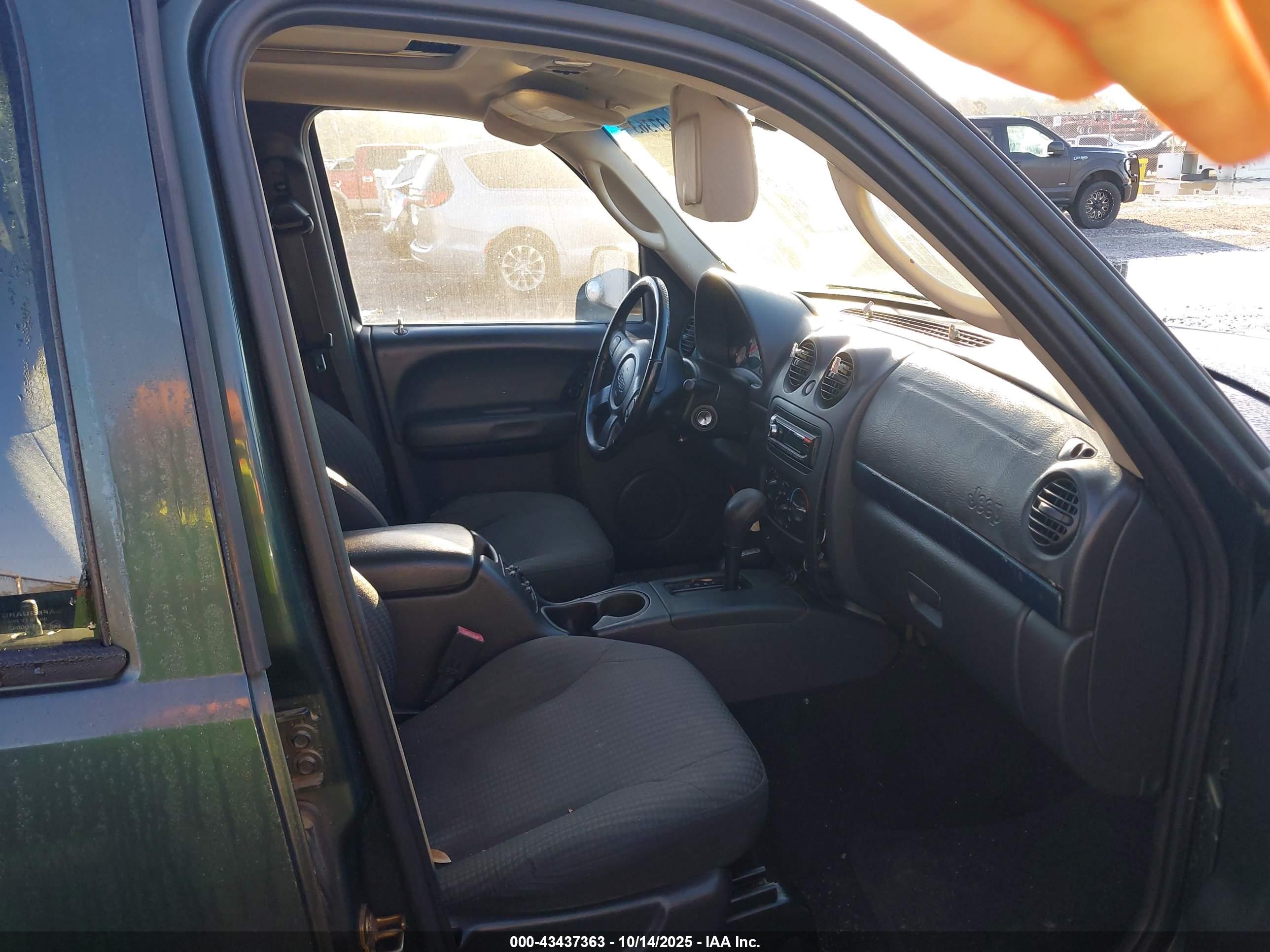 JEEP LIBERTY image 5