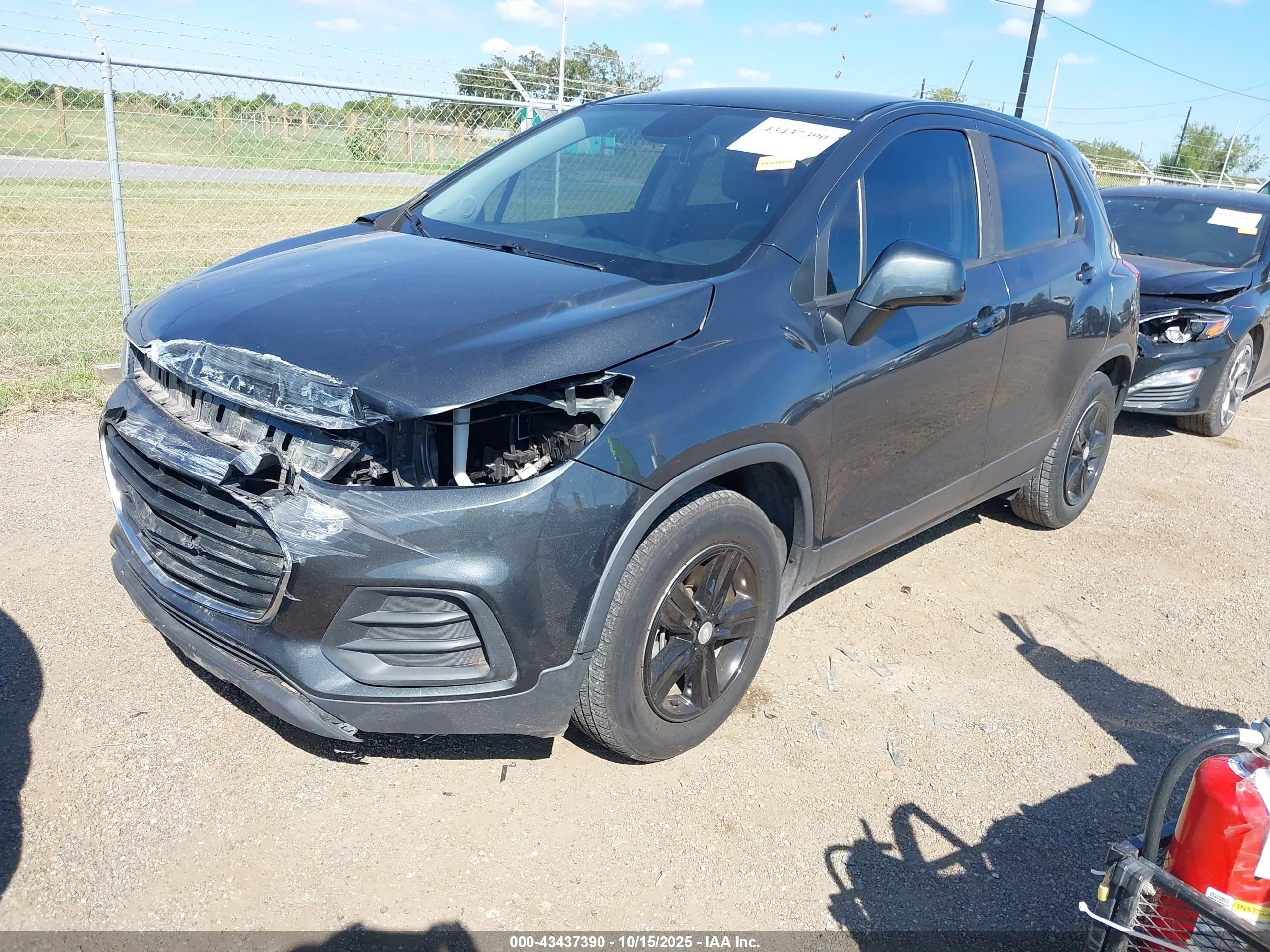 CHEVROLET TRAX image 2