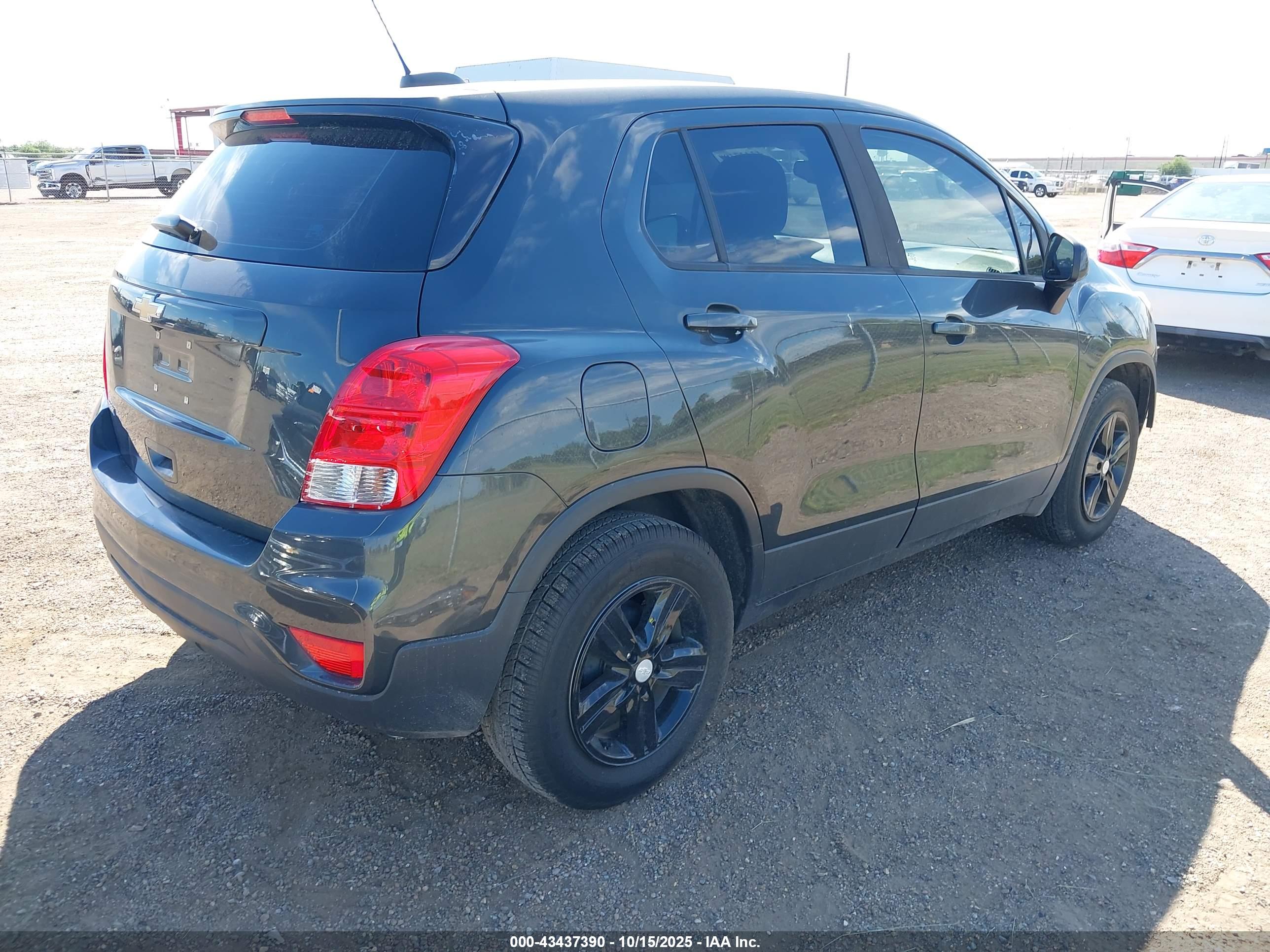 CHEVROLET TRAX image 4