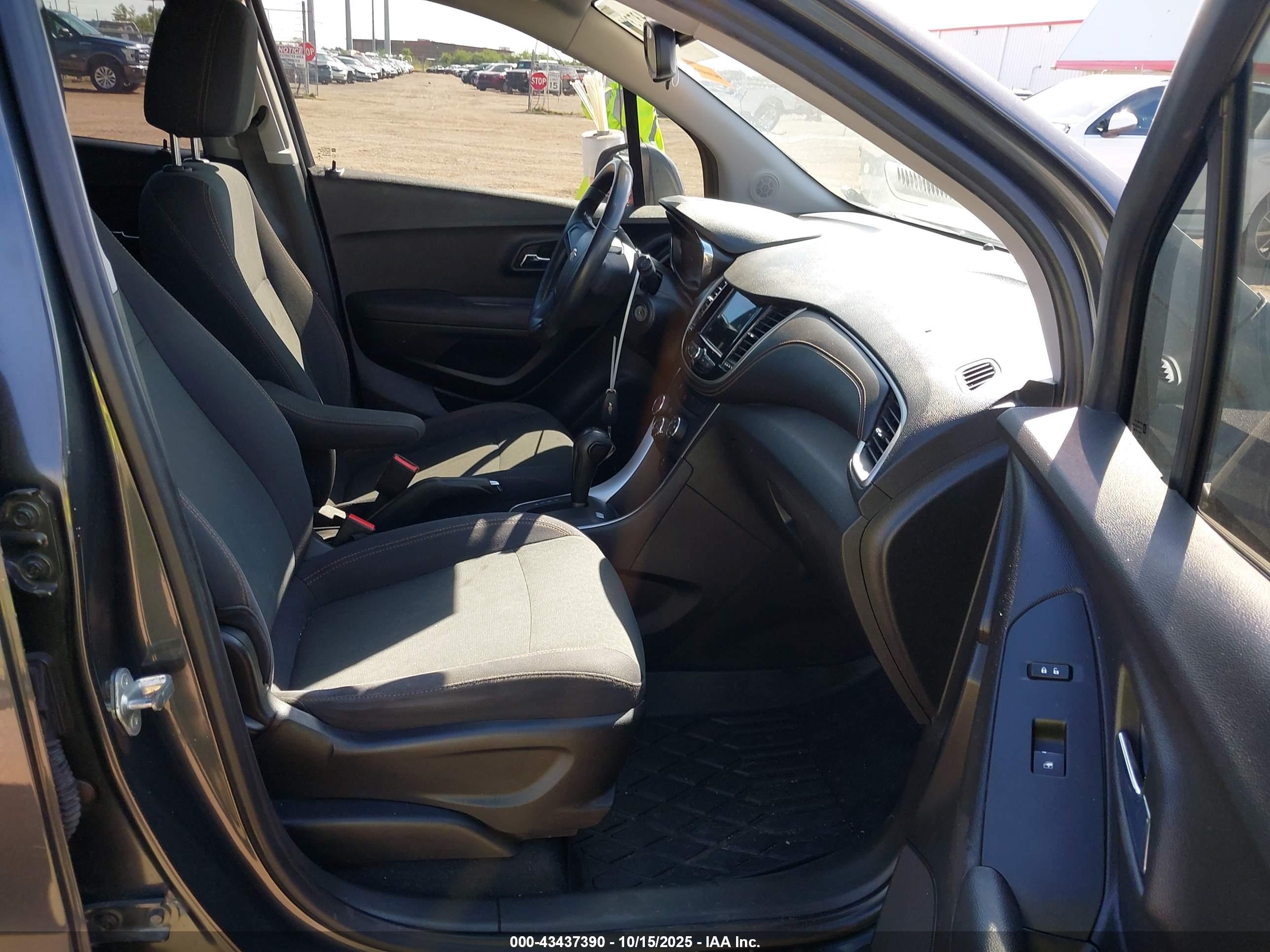 CHEVROLET TRAX image 5