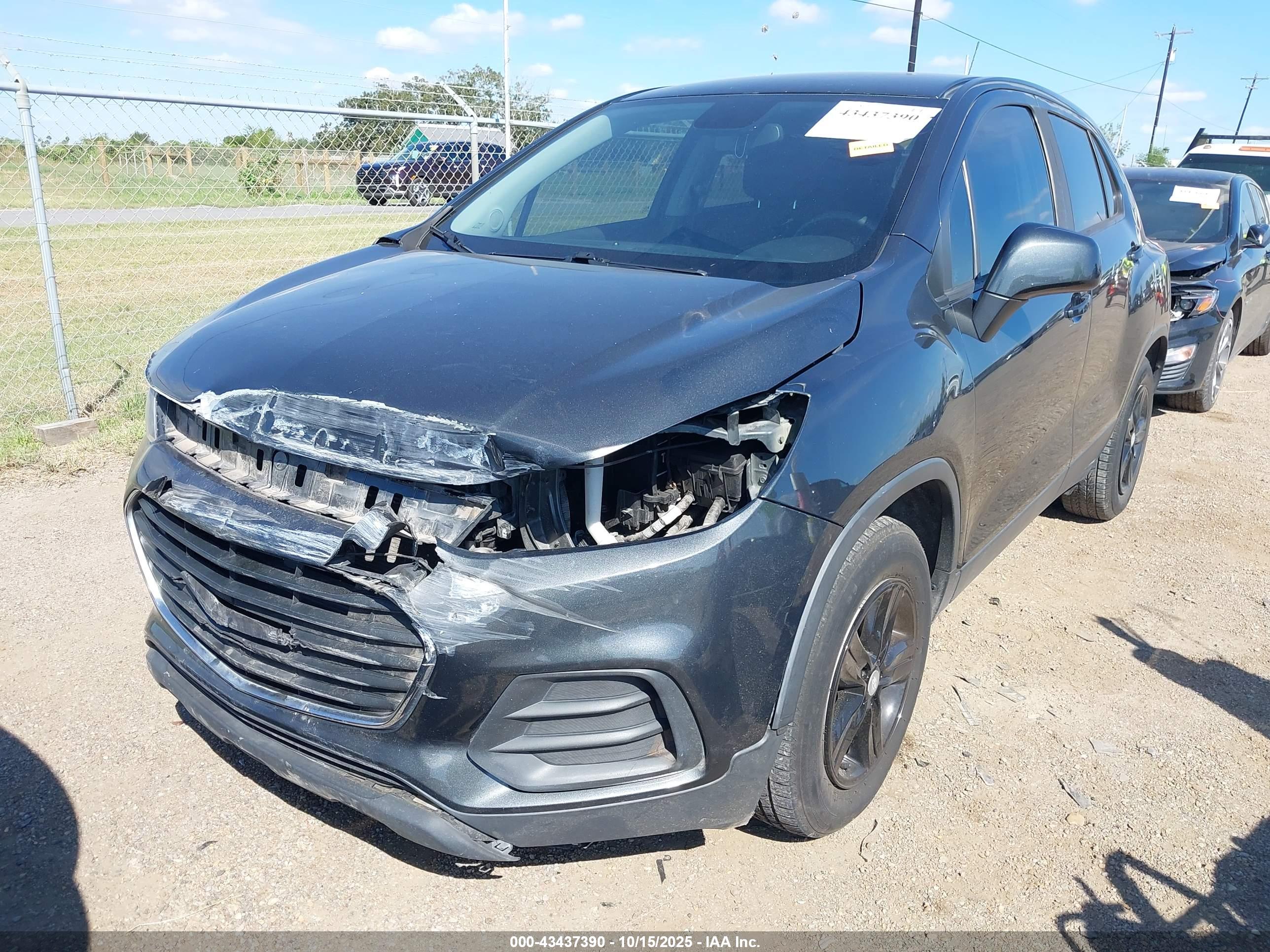 CHEVROLET TRAX image 6