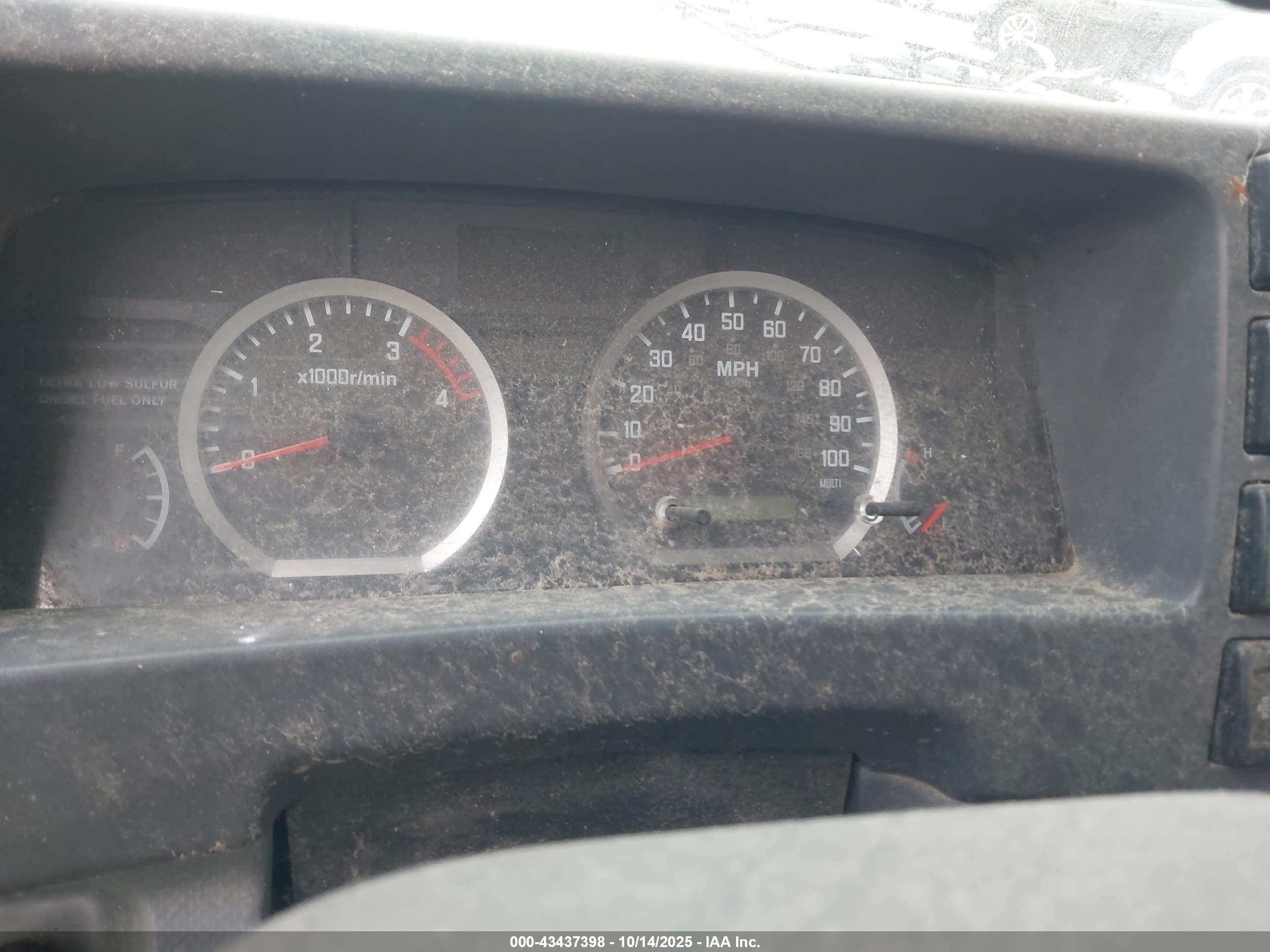 ISUZU NPR image 6