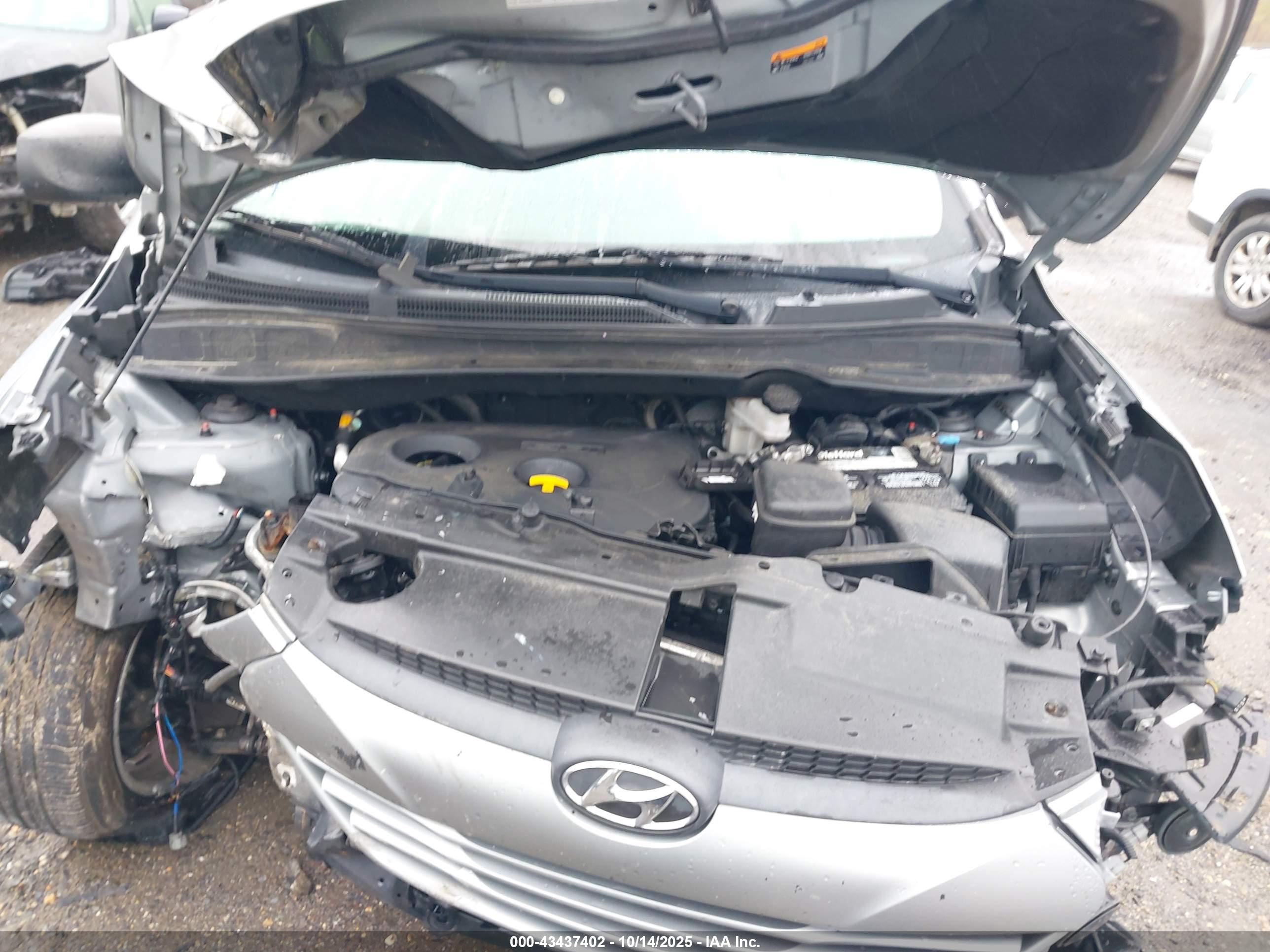 HYUNDAI TUCSON image 10