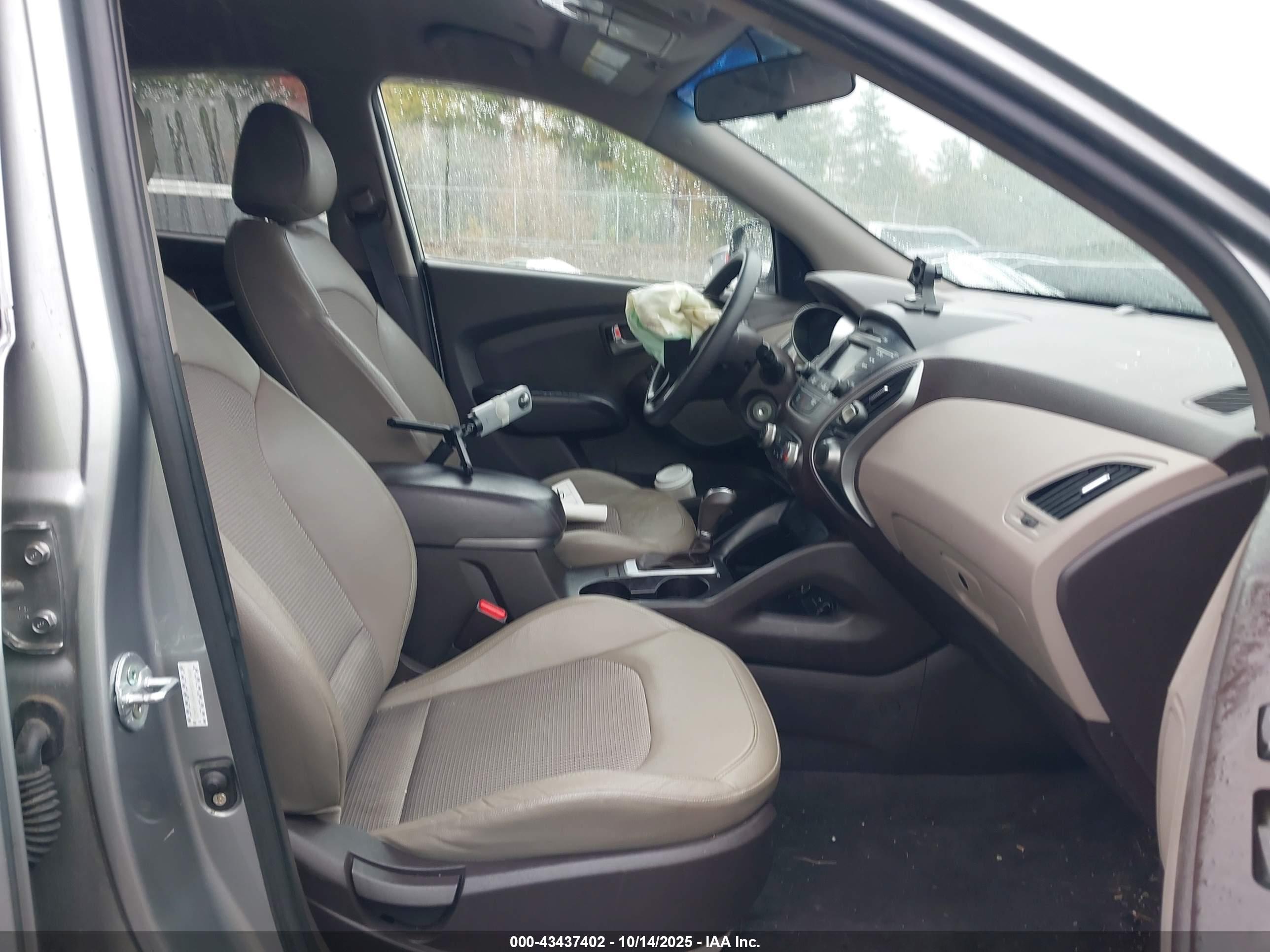 HYUNDAI TUCSON image 5