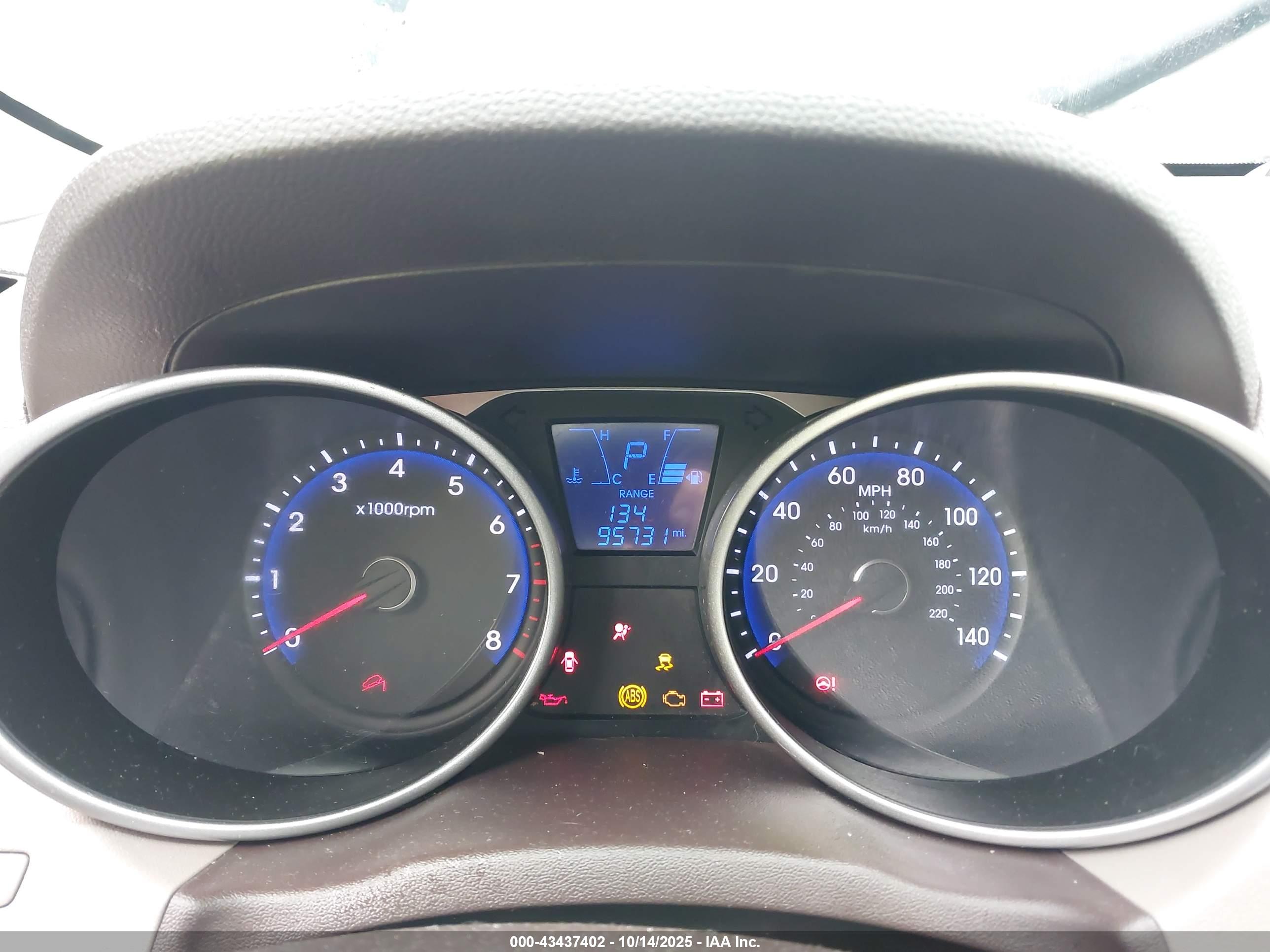 HYUNDAI TUCSON image 7