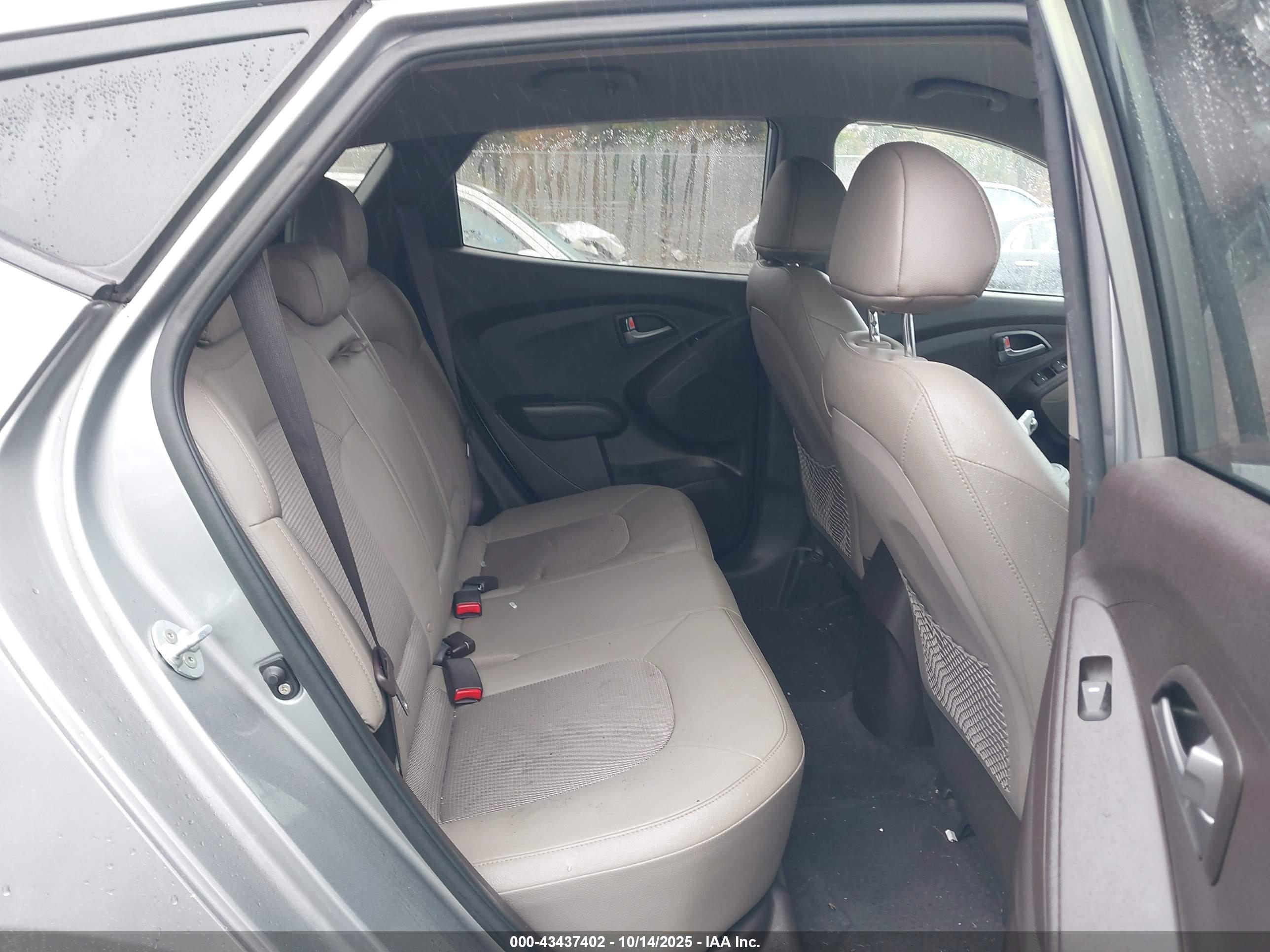 HYUNDAI TUCSON image 8