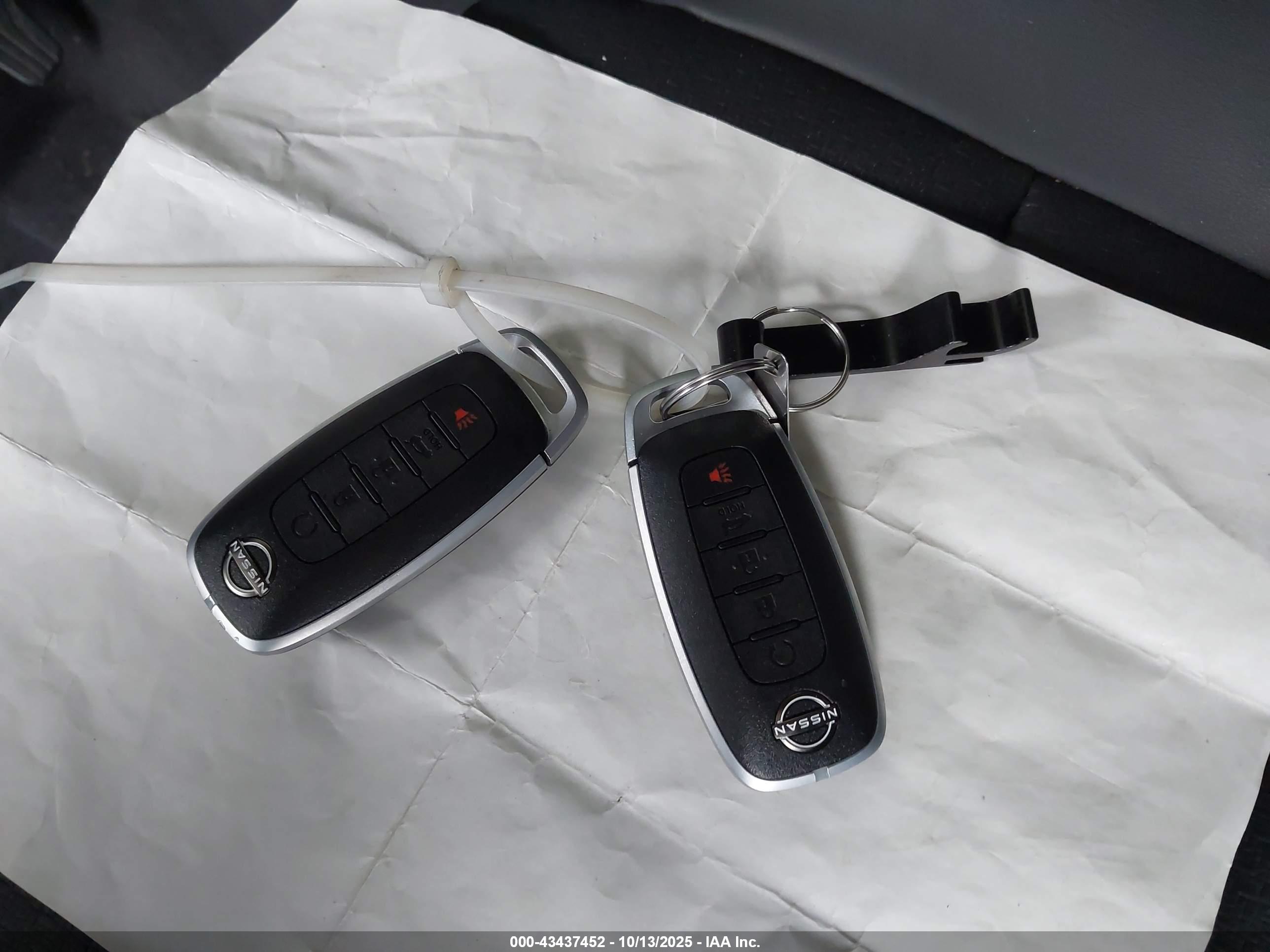 NISSAN ROGUE image 11