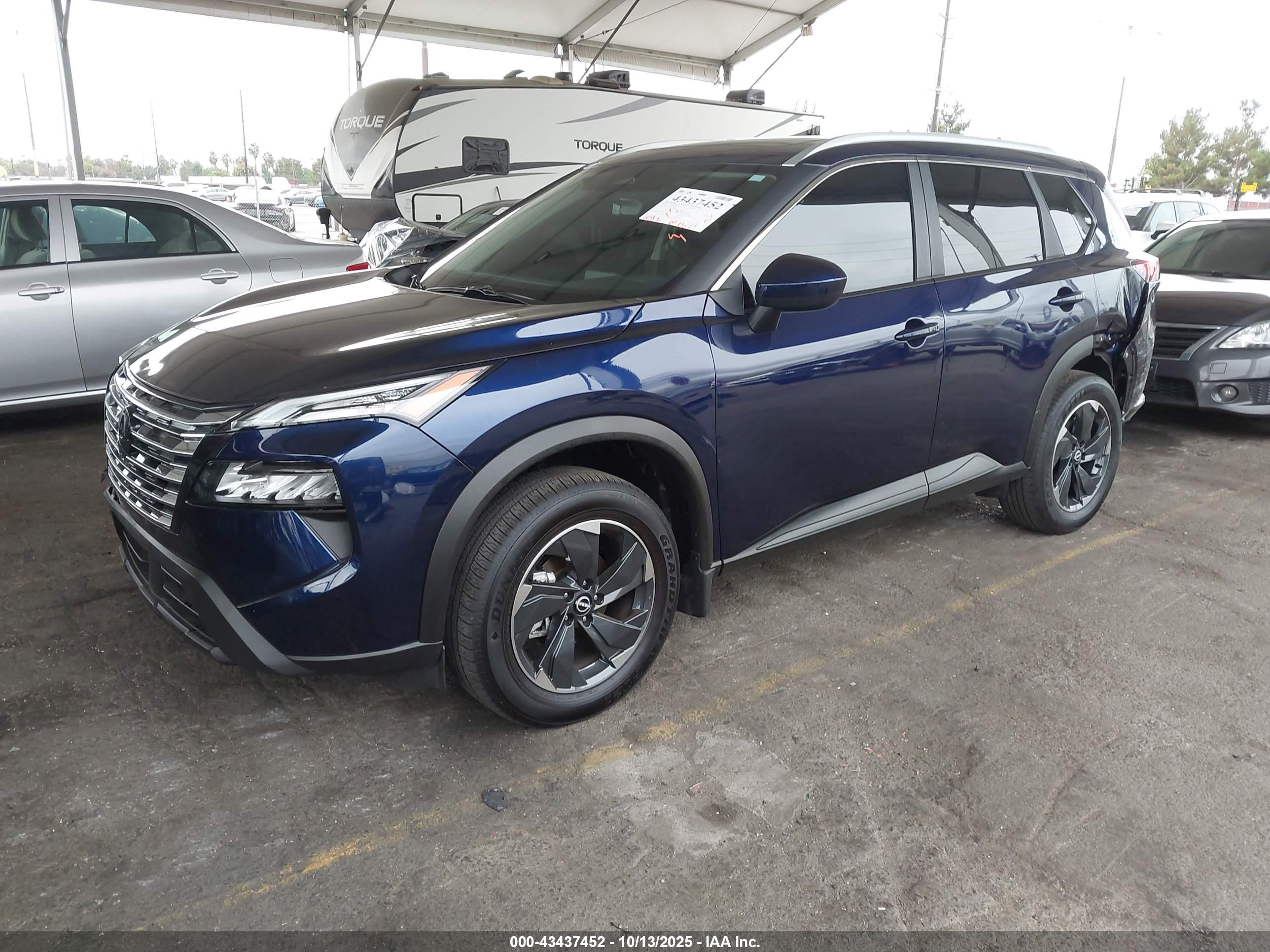 NISSAN ROGUE image 2