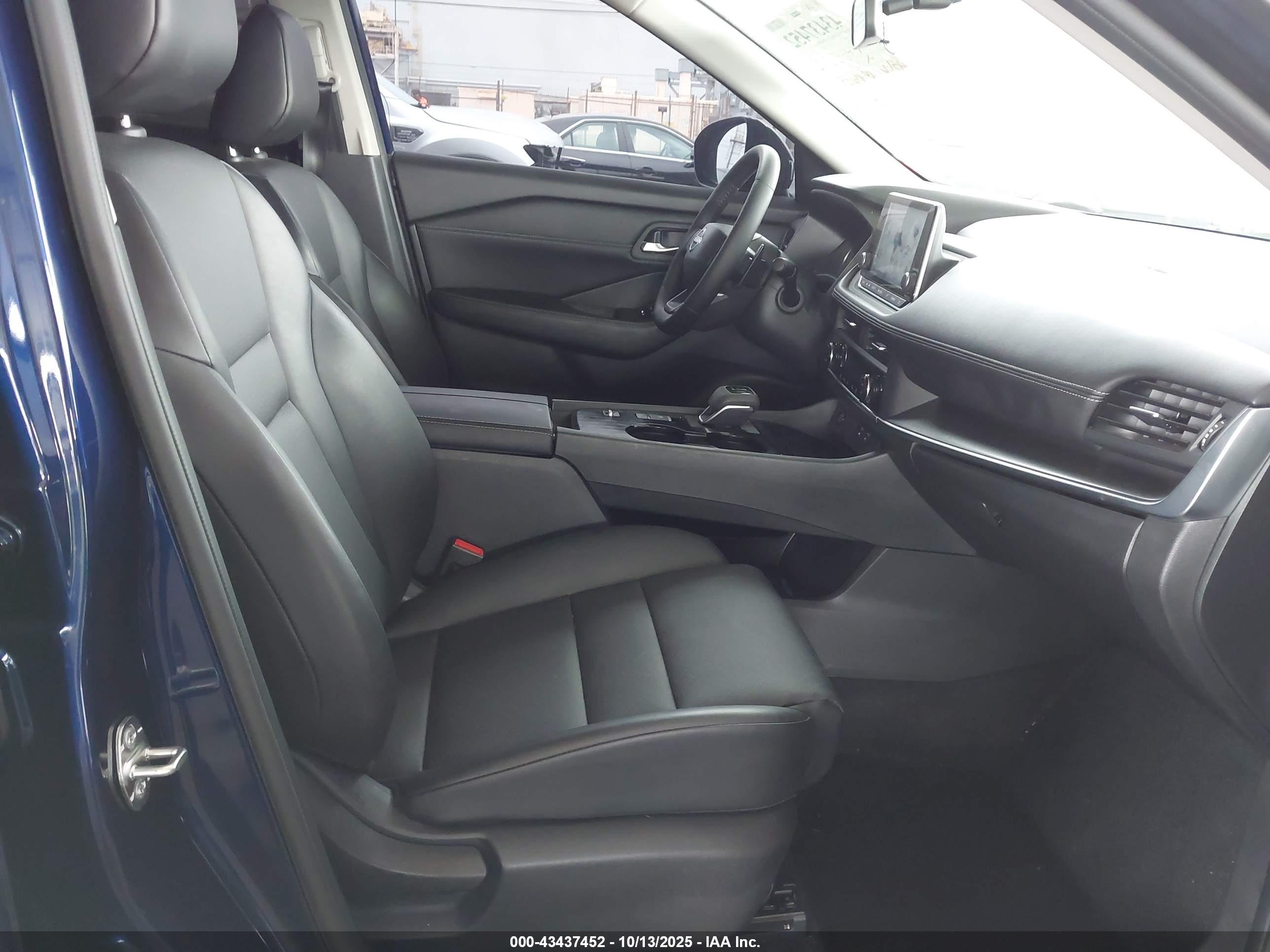NISSAN ROGUE image 5
