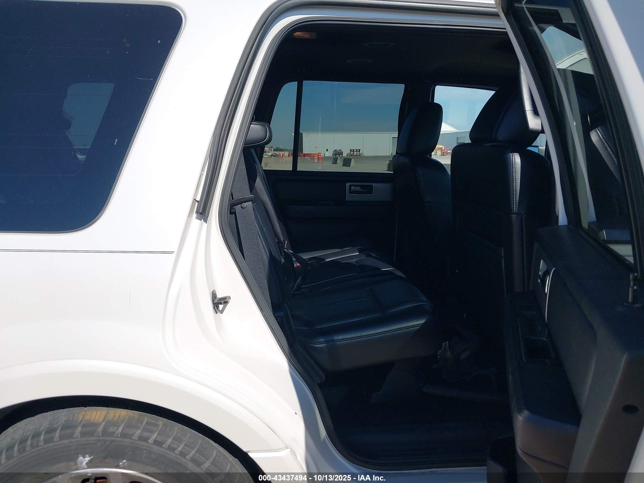 FORD EXPEDITION image 8