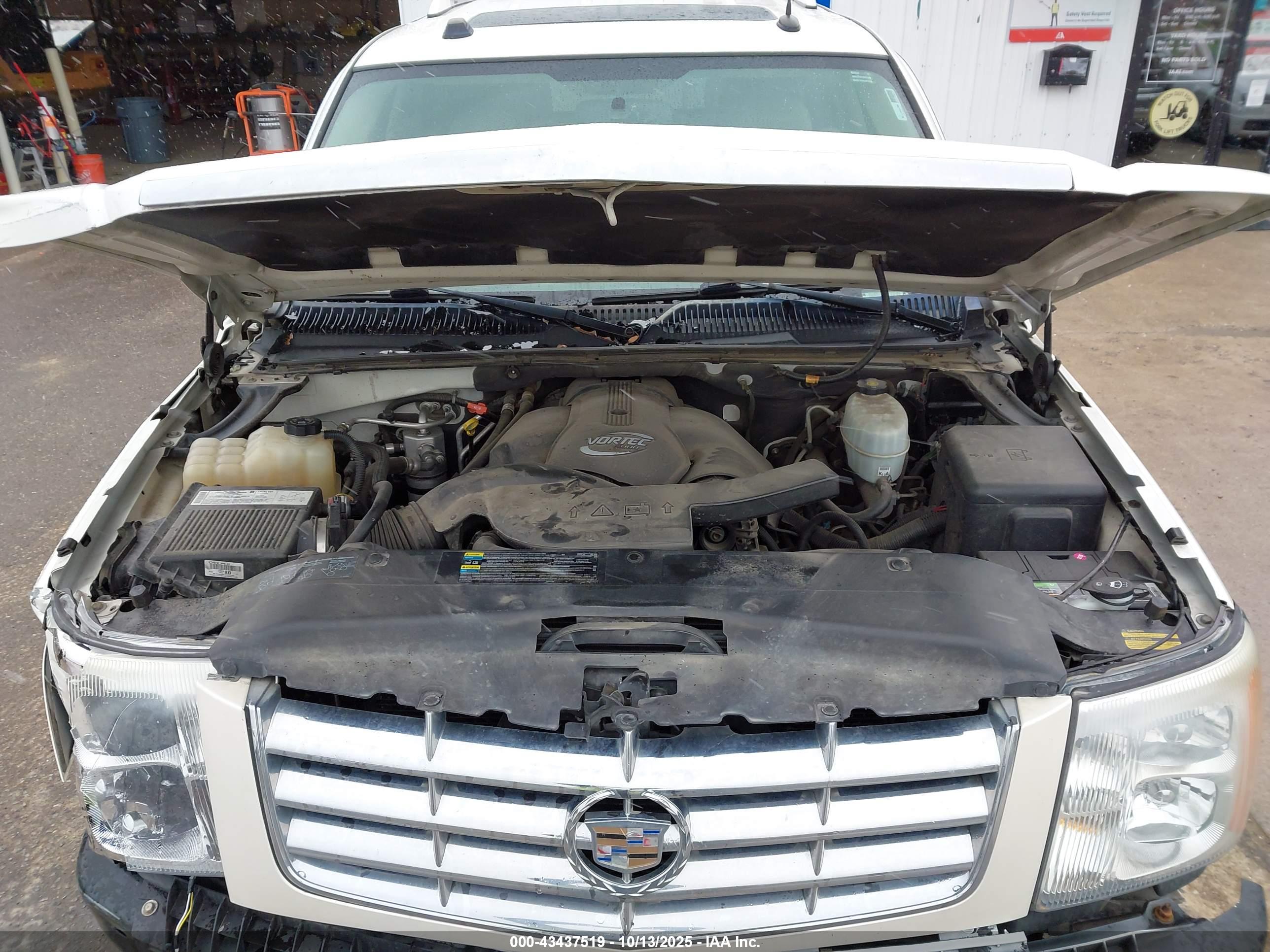 CADILLAC ESCALADE image 10