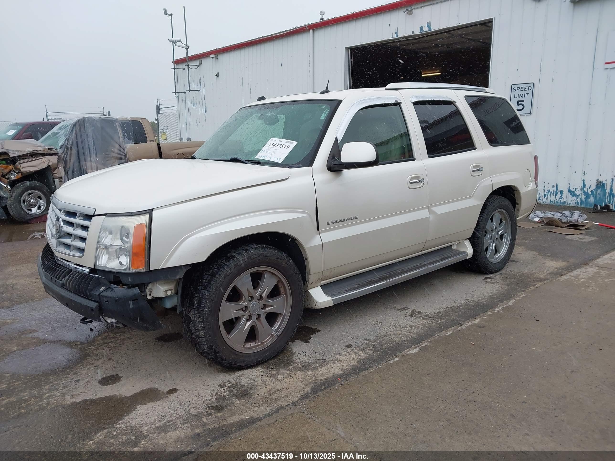 CADILLAC ESCALADE image 2