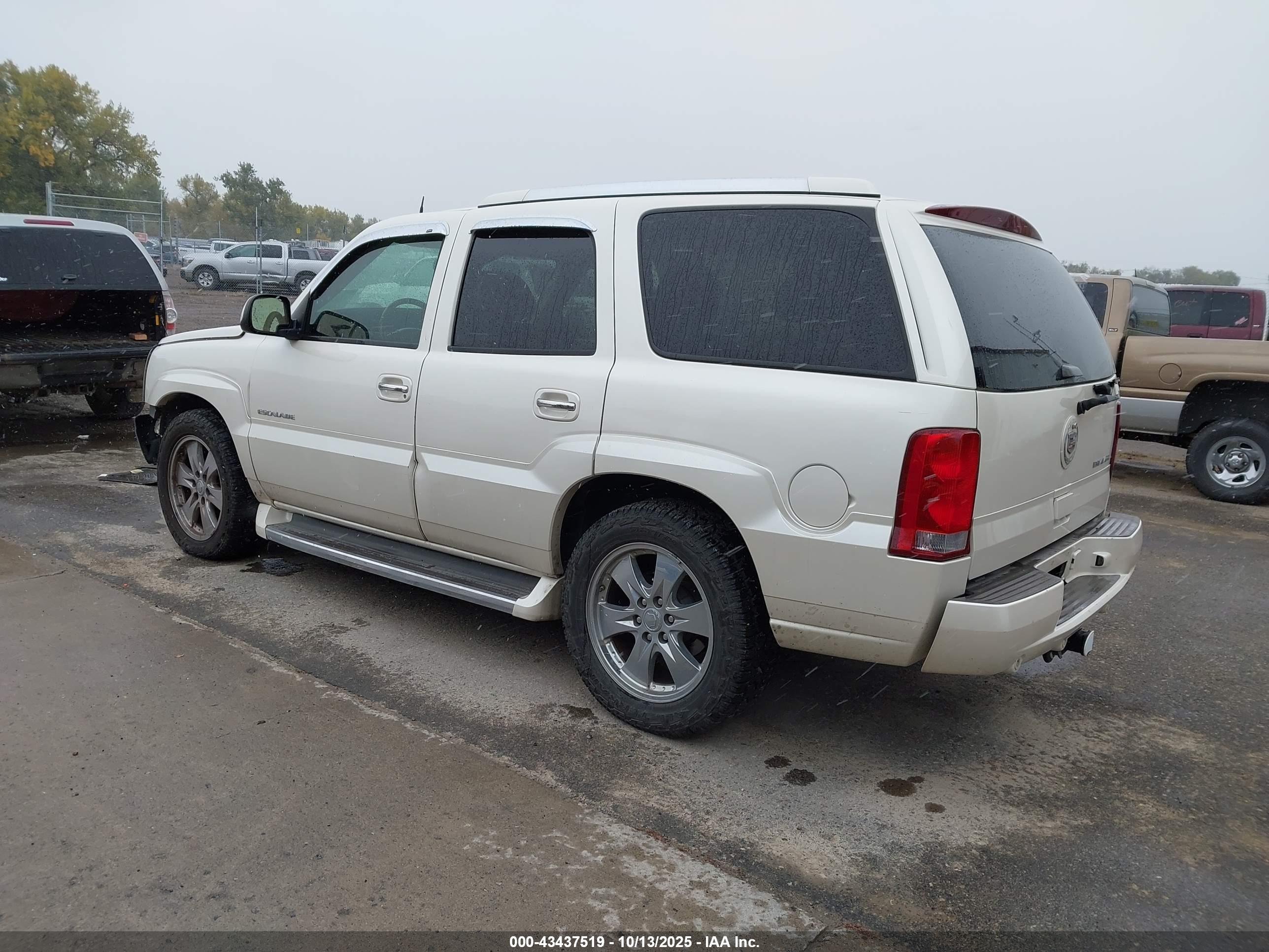 CADILLAC ESCALADE image 3