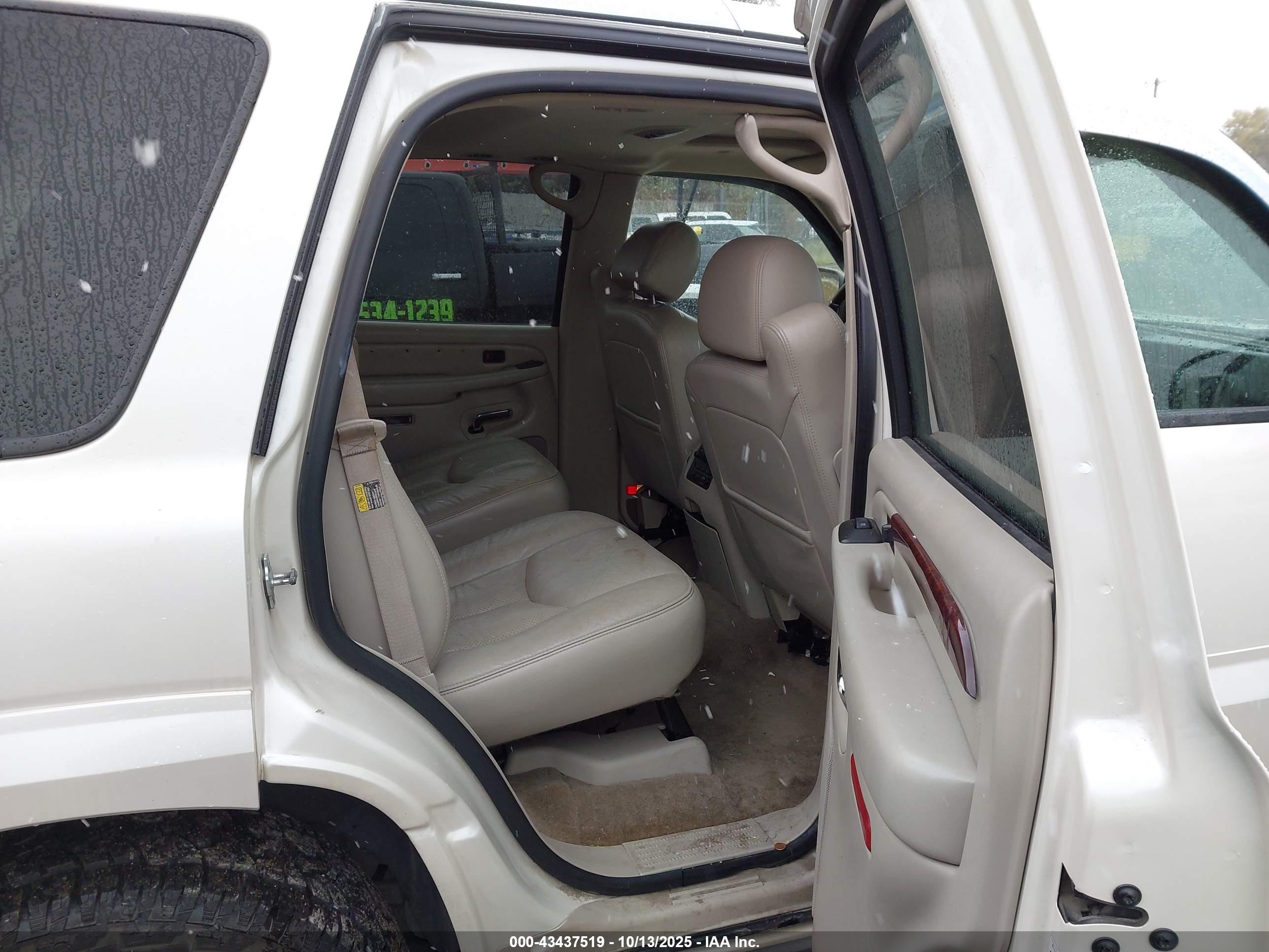 CADILLAC ESCALADE image 8