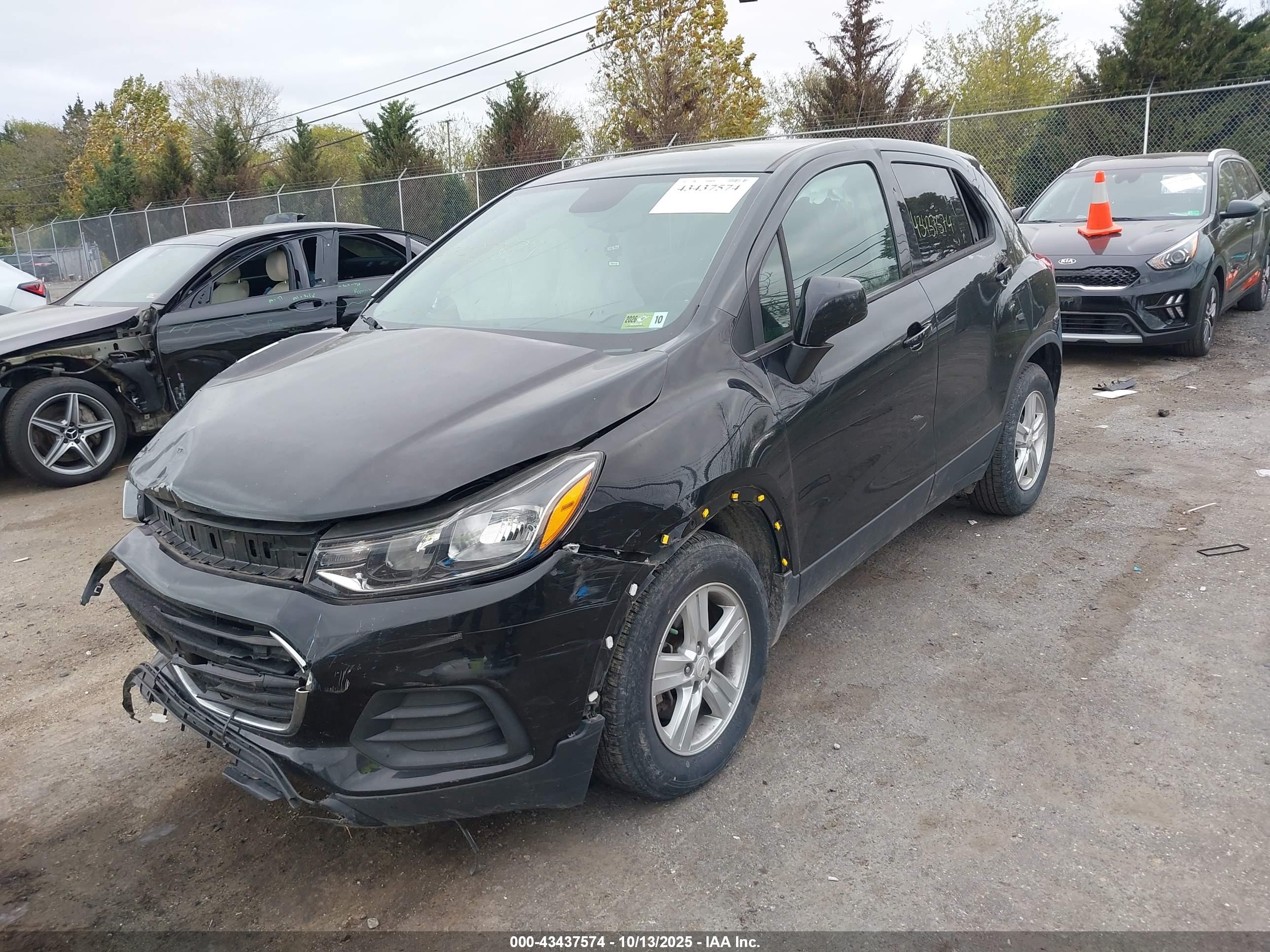 CHEVROLET TRAX image 2