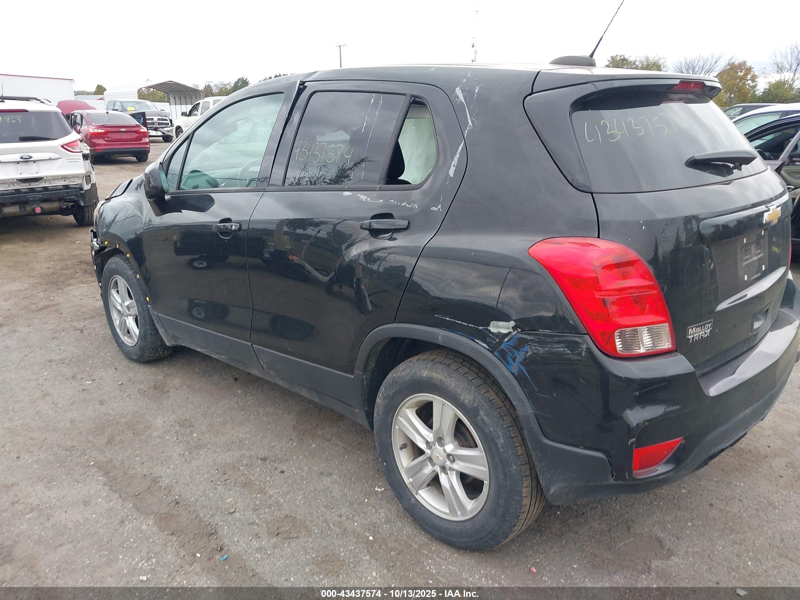 CHEVROLET TRAX image 3