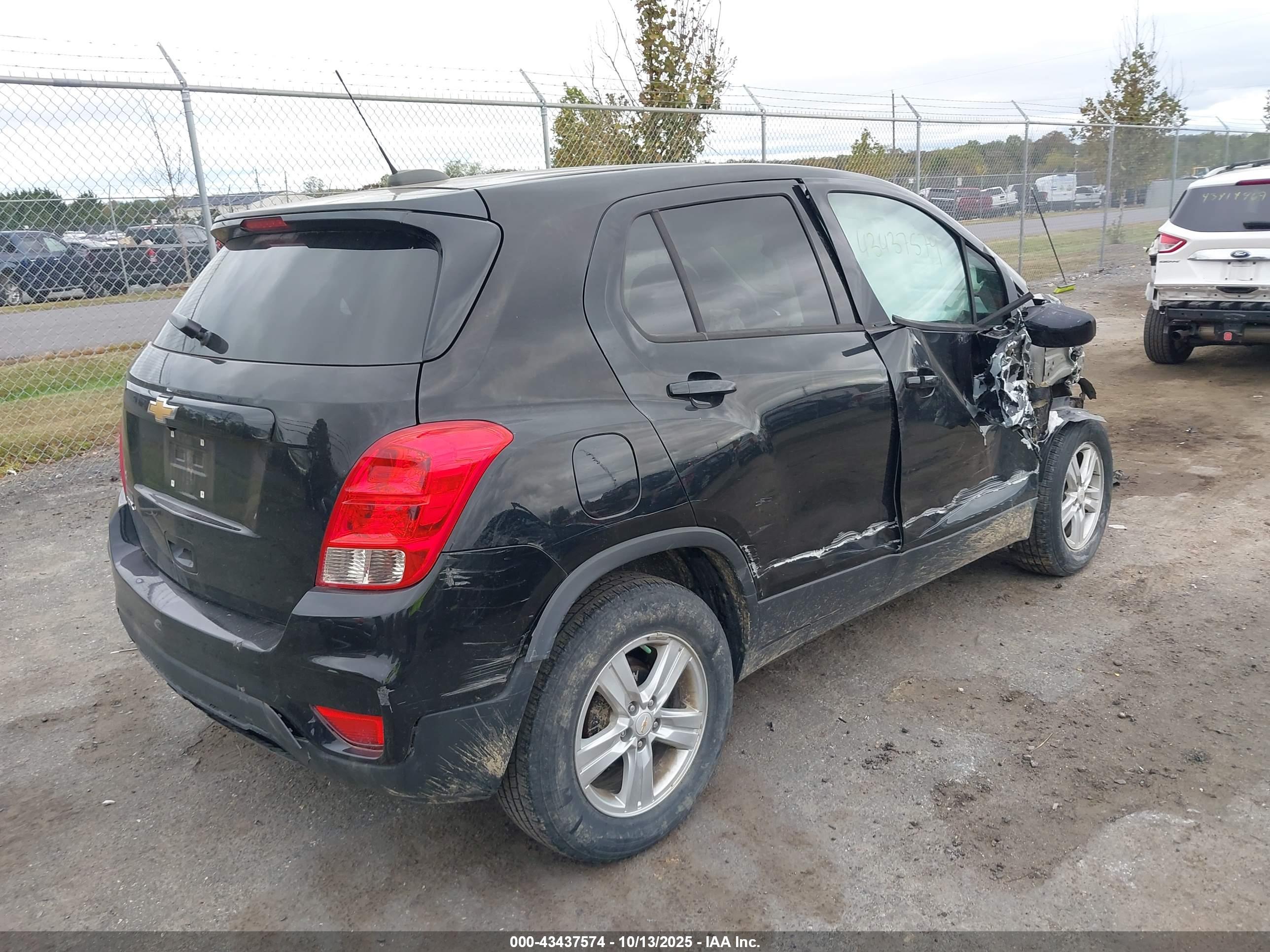 CHEVROLET TRAX image 4