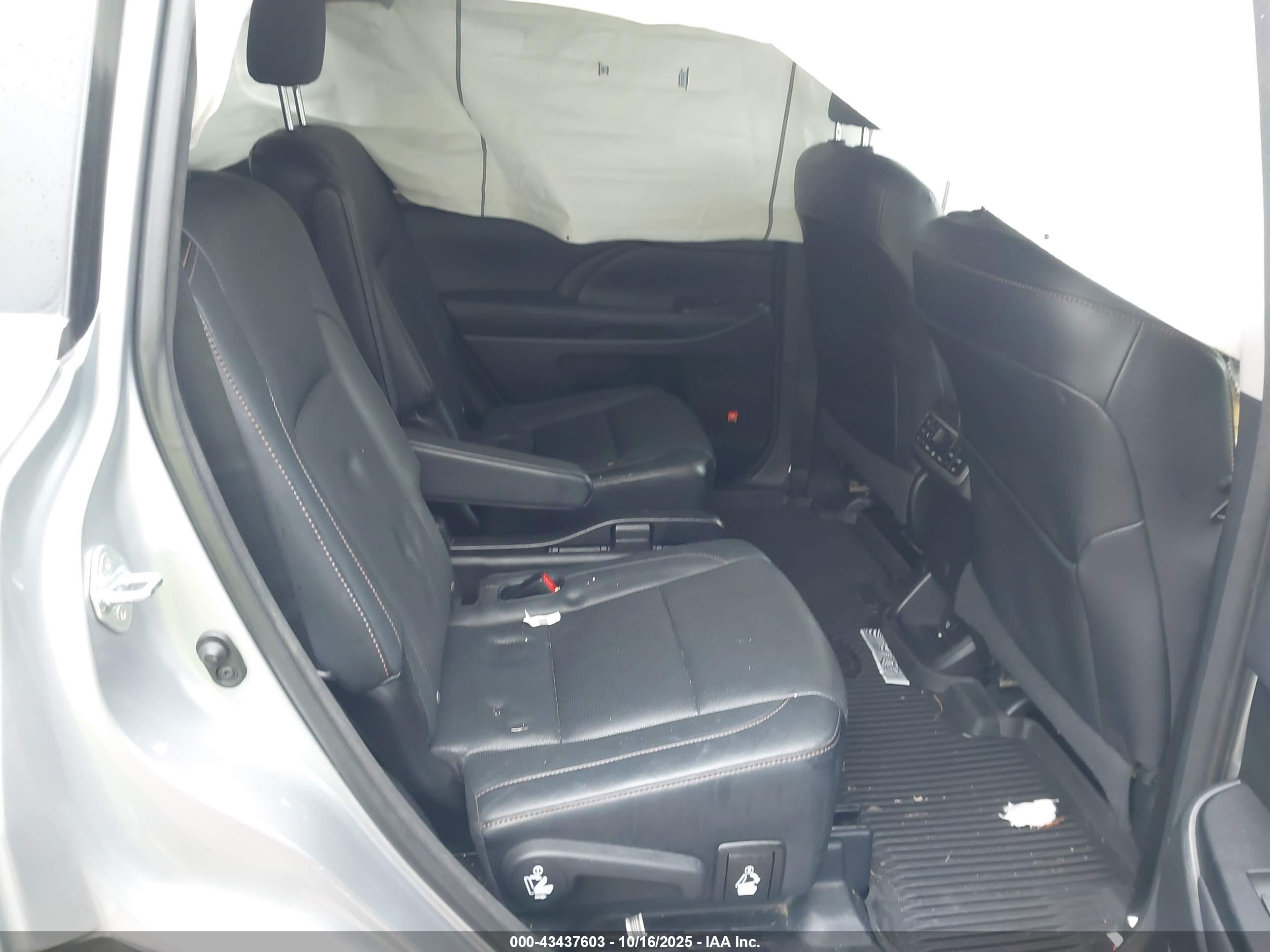 TOYOTA HIGHLANDER image 8