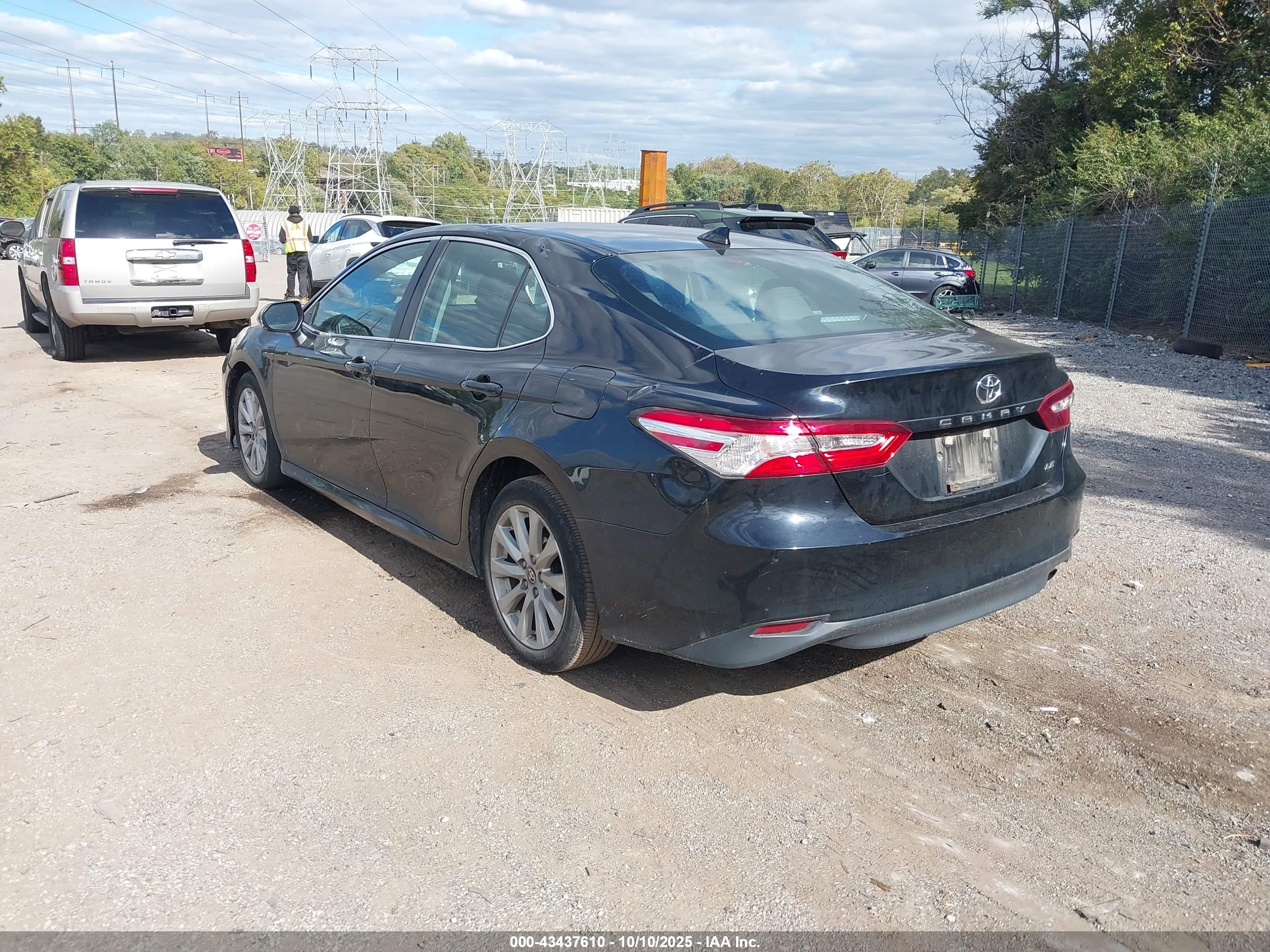 TOYOTA CAMRY image 3