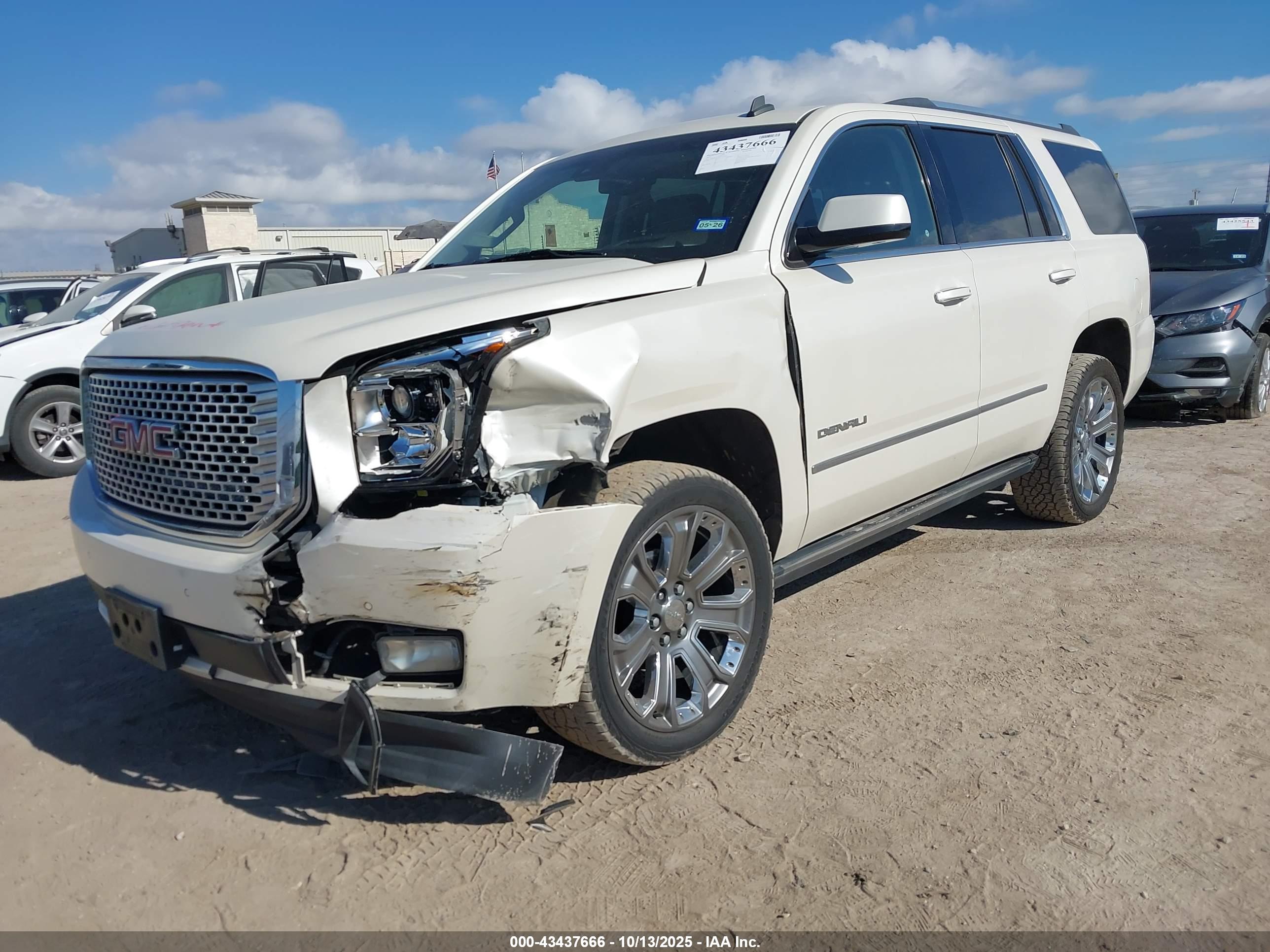 GMC YUKON image 2