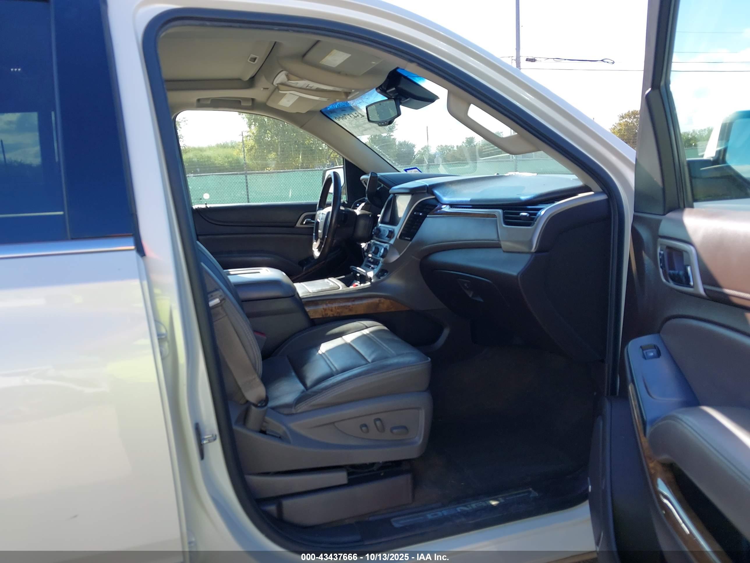 GMC YUKON image 5