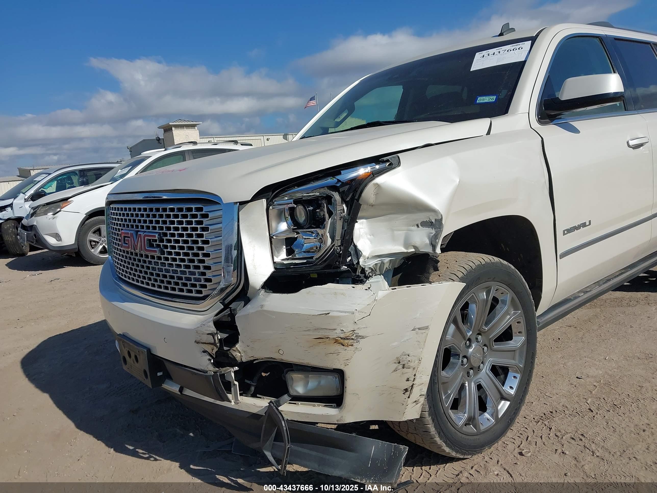 GMC YUKON image 6