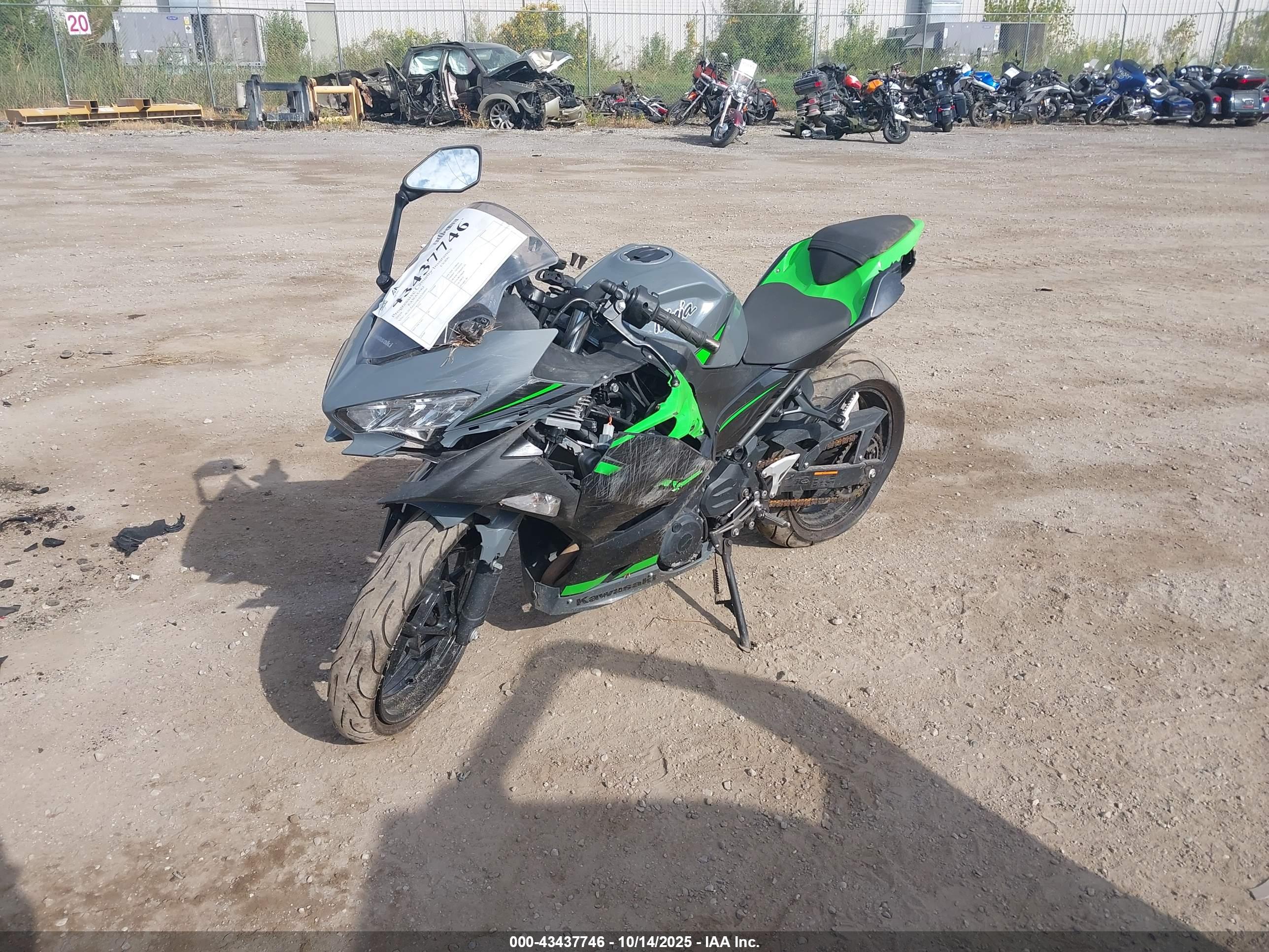 KAWASAKI EX400 image 2