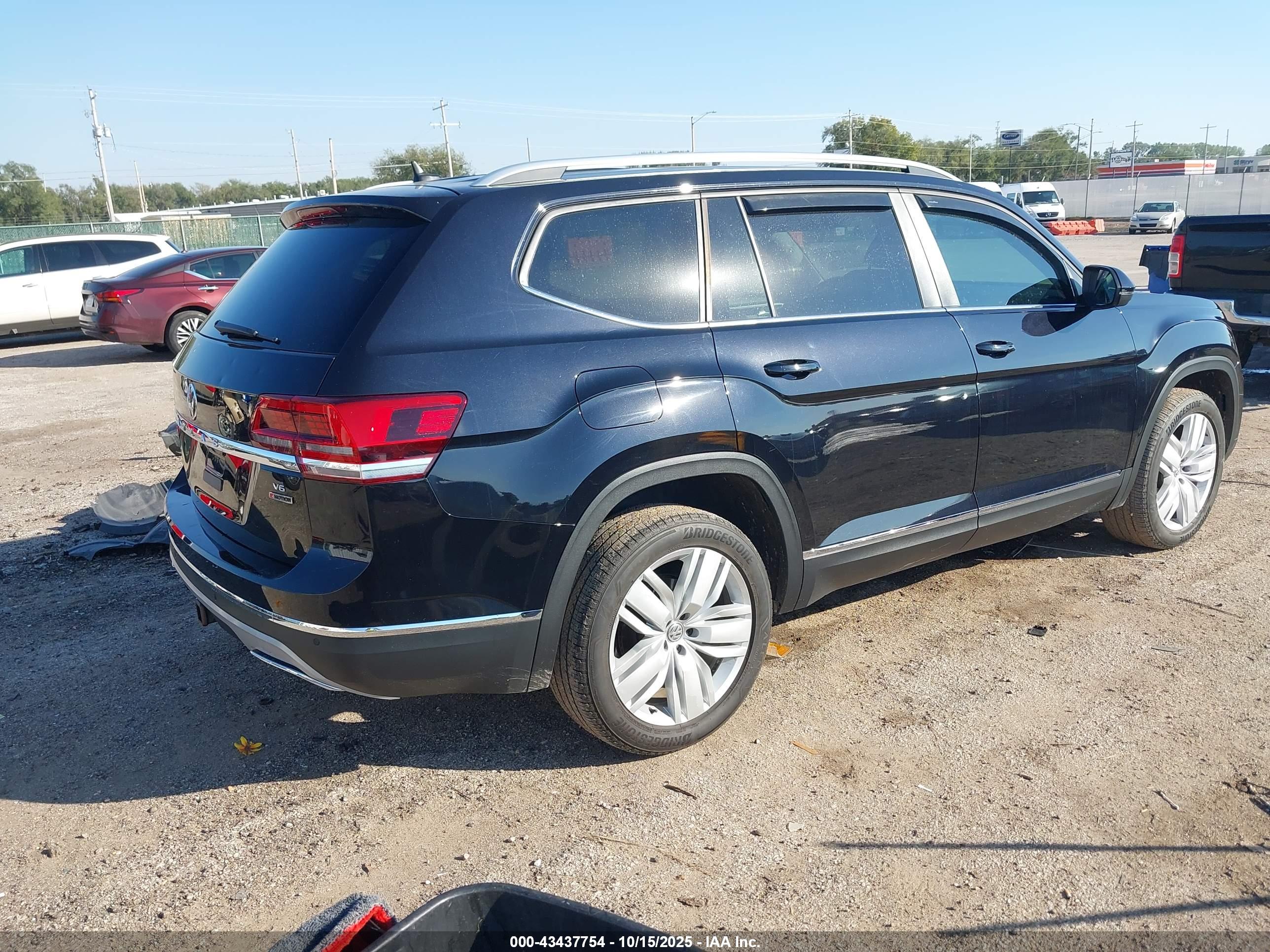 VOLKSWAGEN ATLAS image 4
