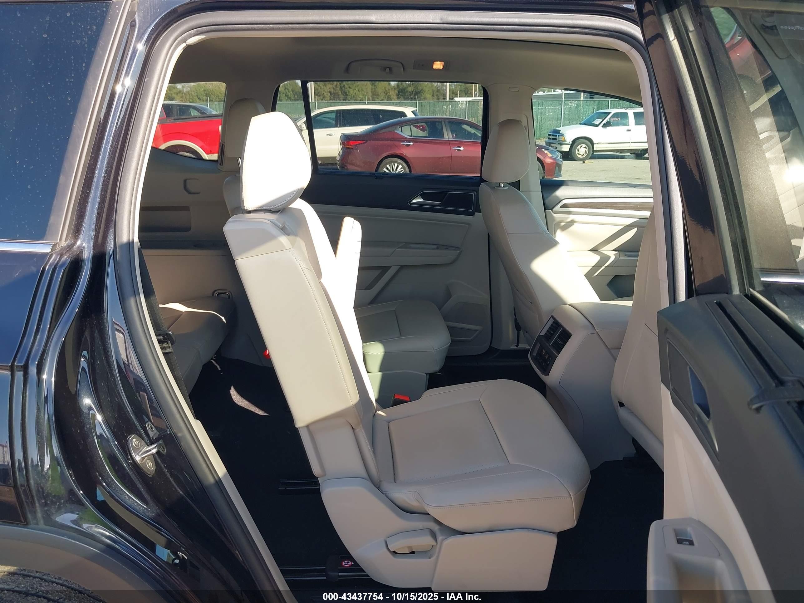 VOLKSWAGEN ATLAS image 8