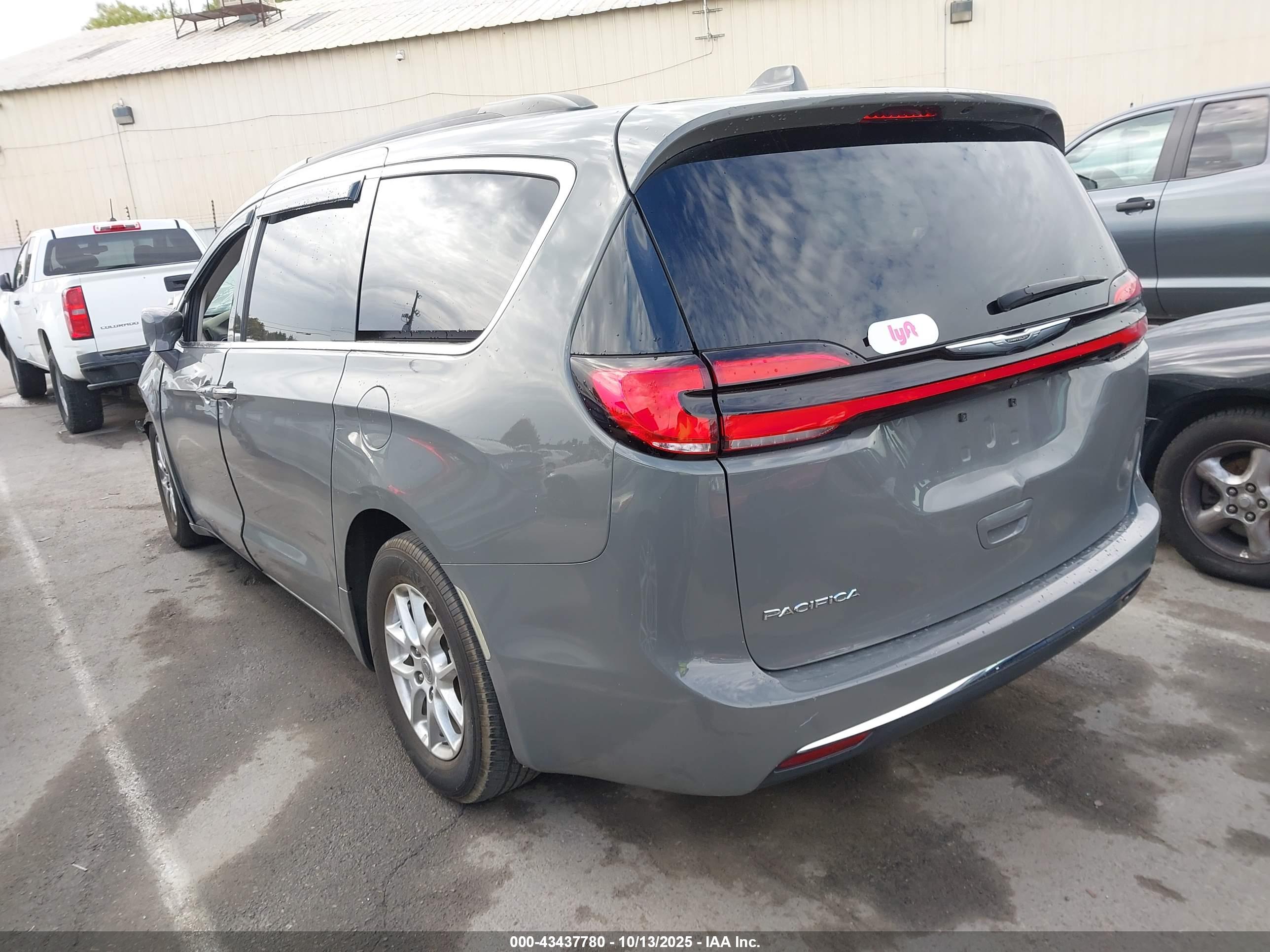 CHRYSLER PACIFICA image 3