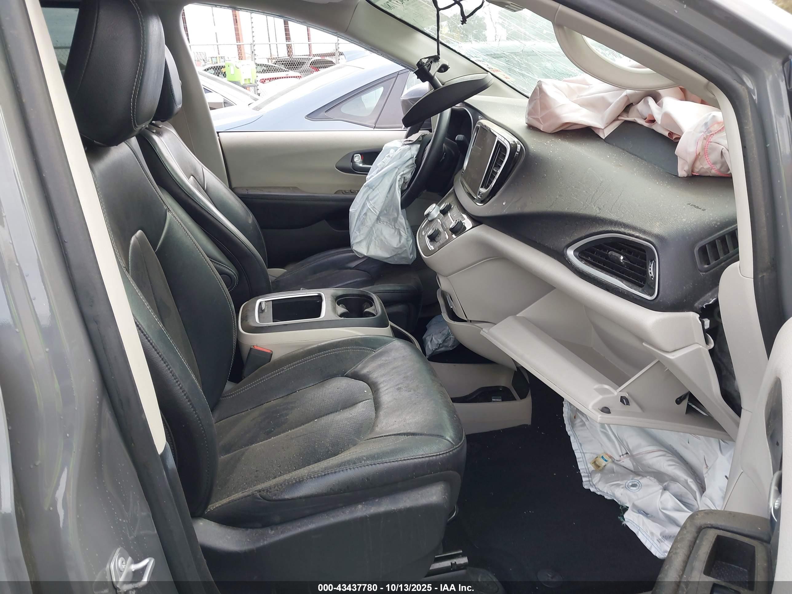 CHRYSLER PACIFICA image 5