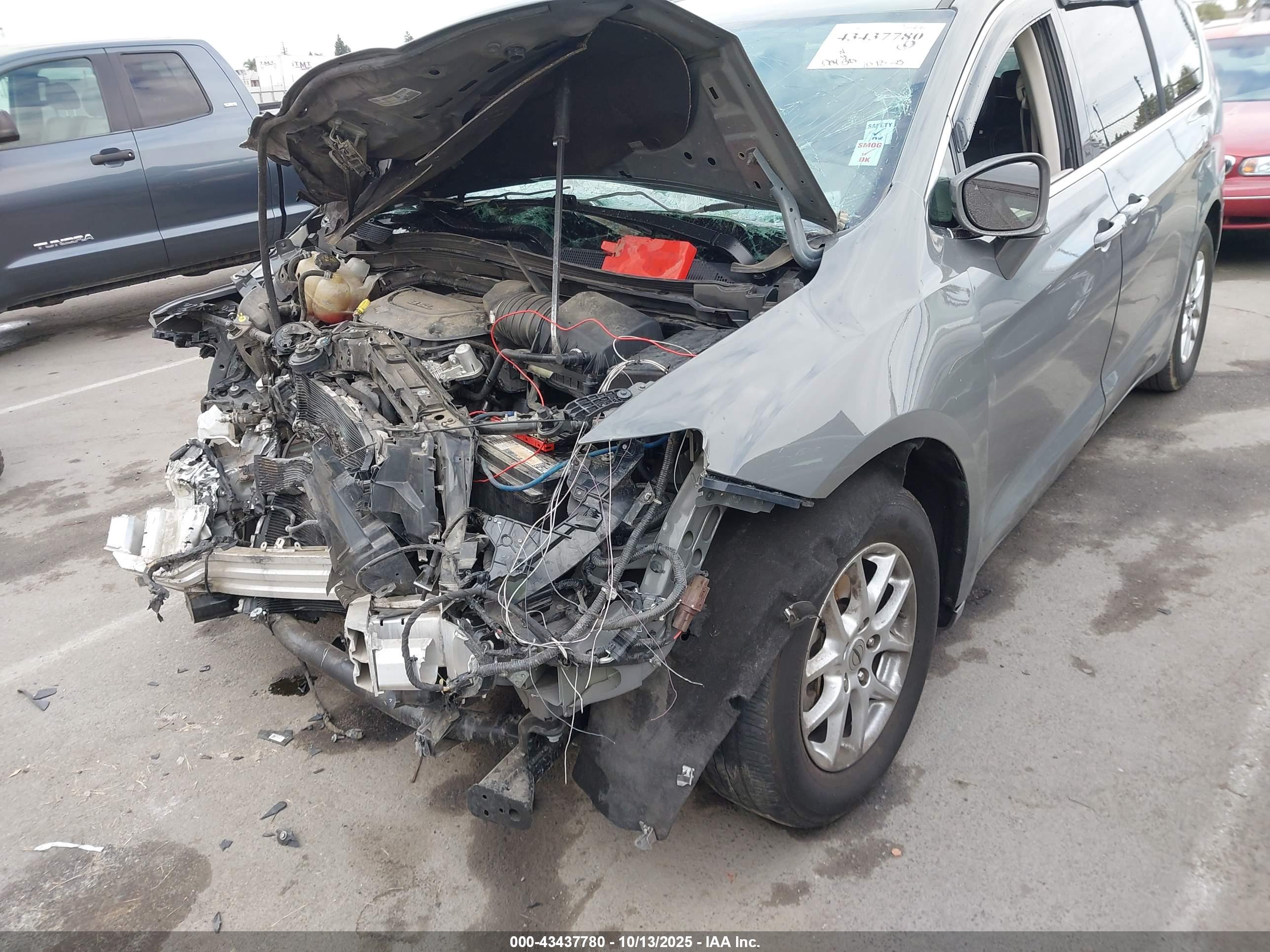 CHRYSLER PACIFICA image 6