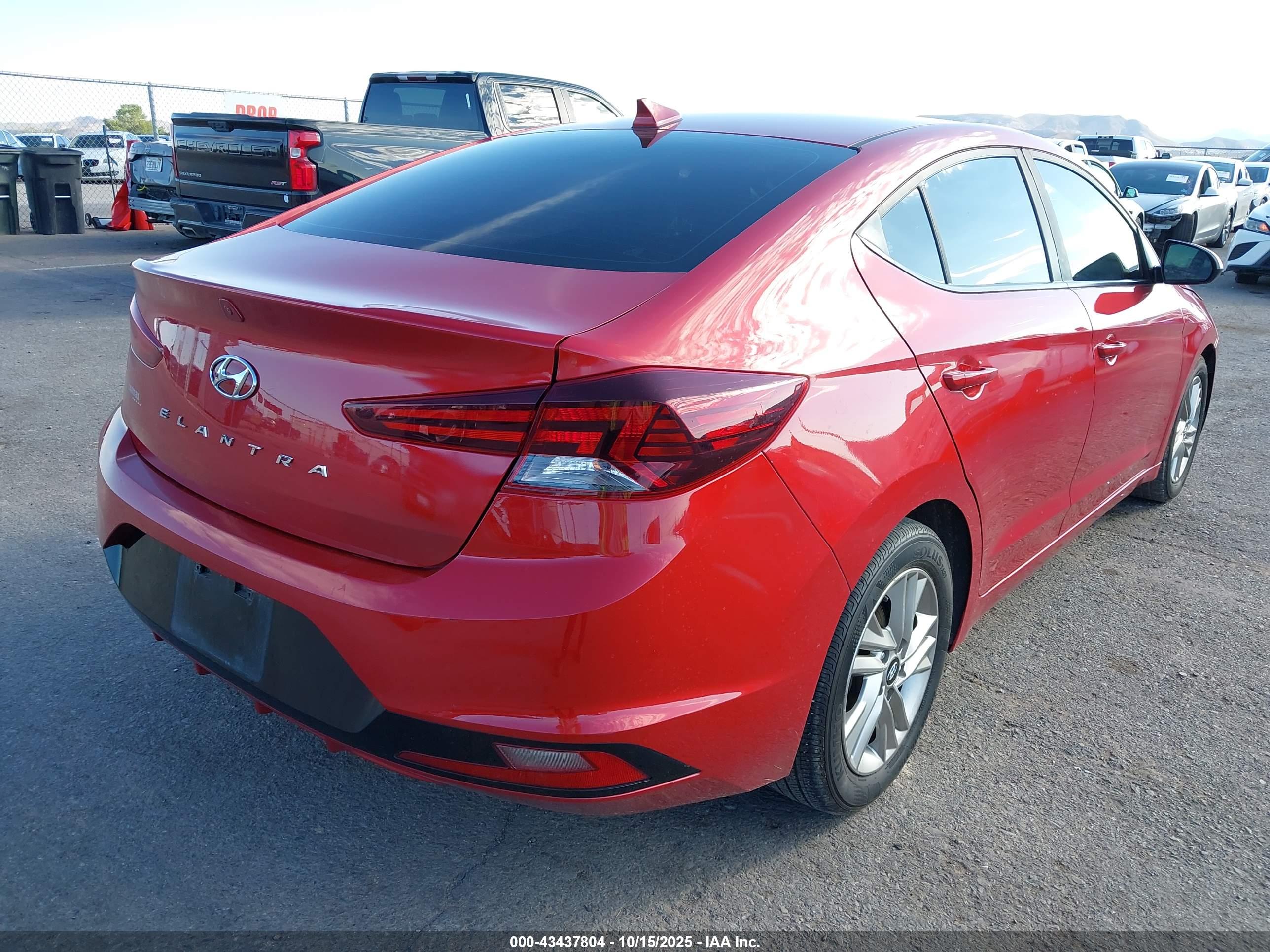HYUNDAI ELANTRA image 4