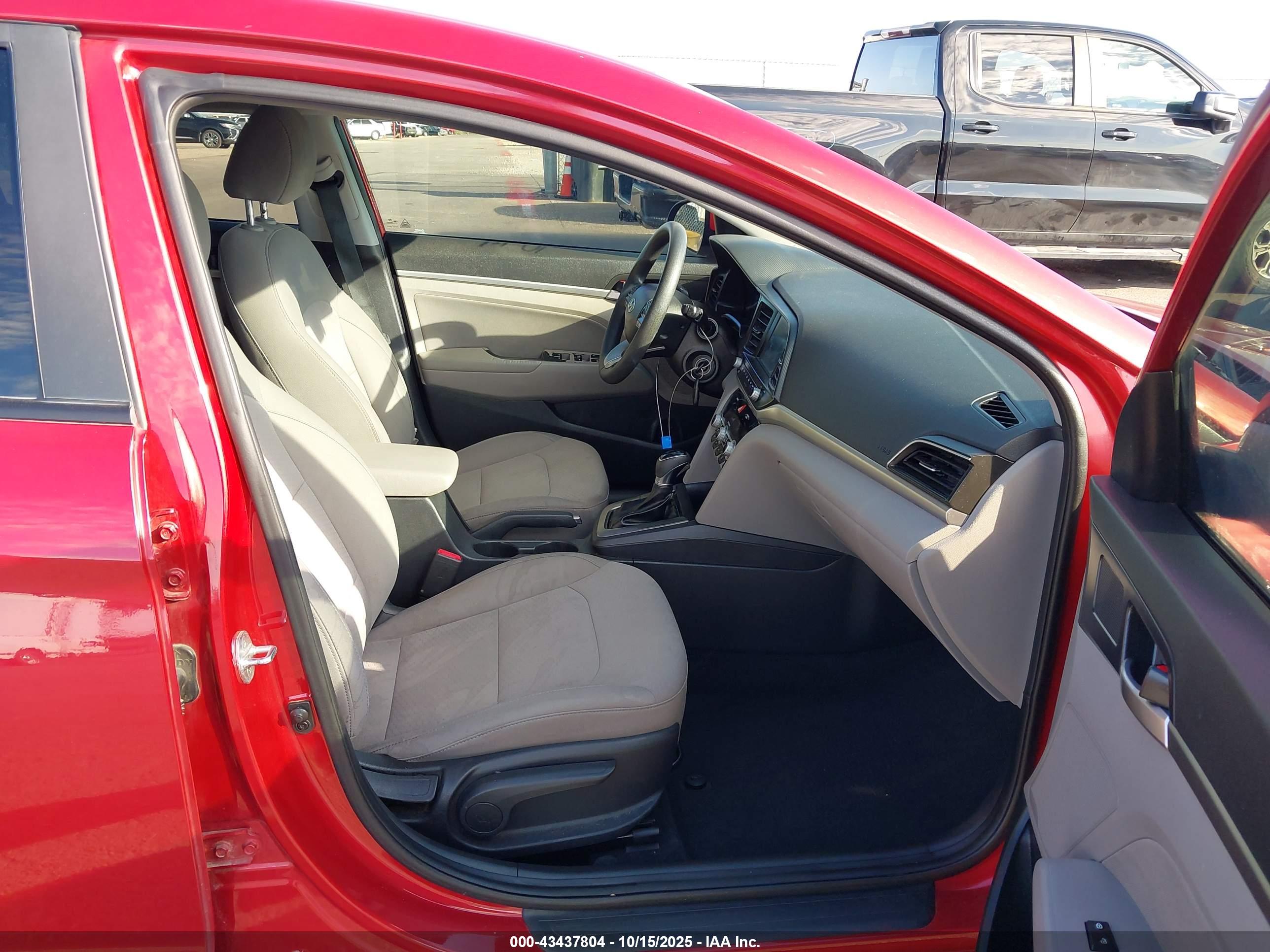 HYUNDAI ELANTRA image 5