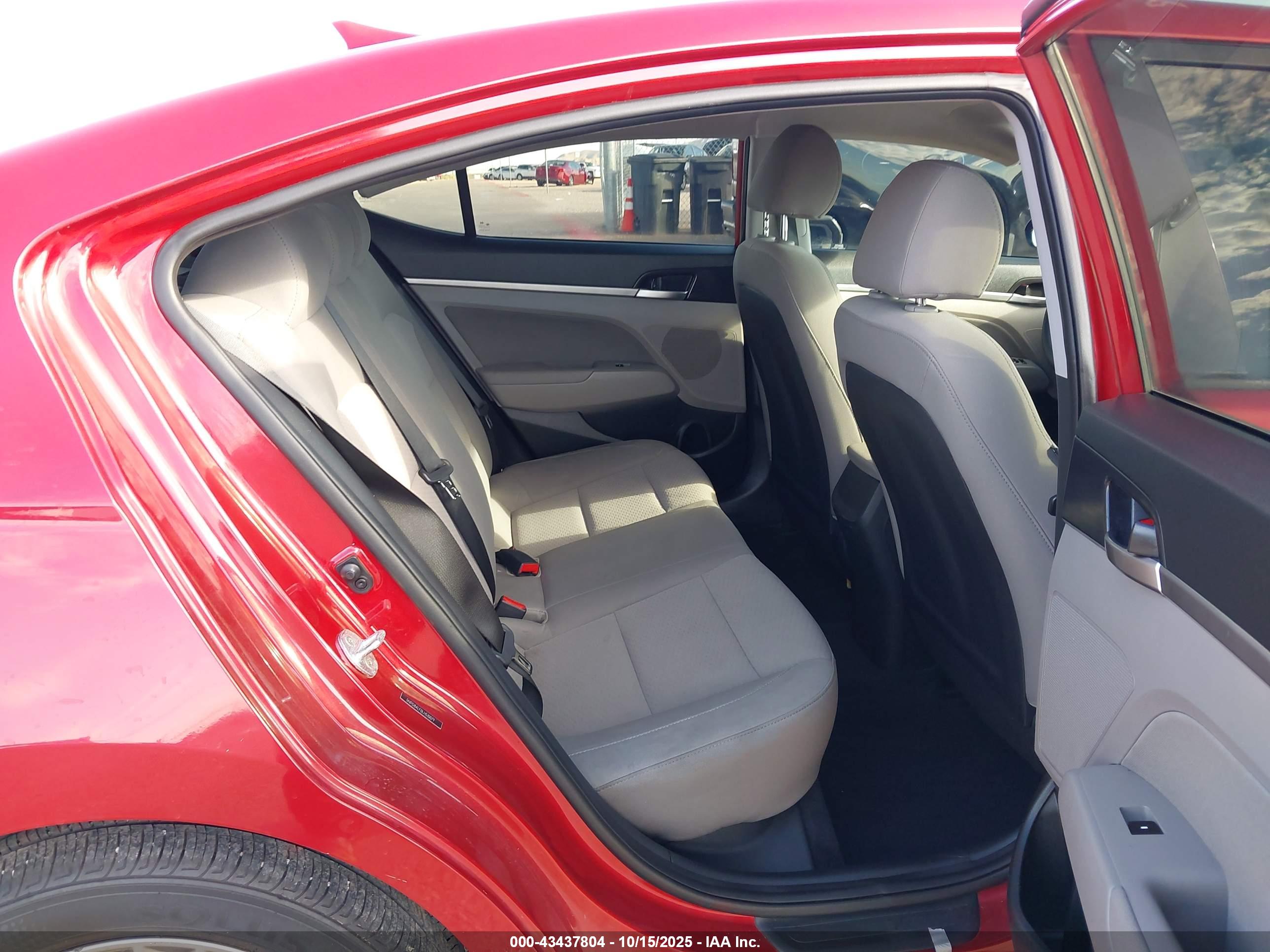 HYUNDAI ELANTRA image 8