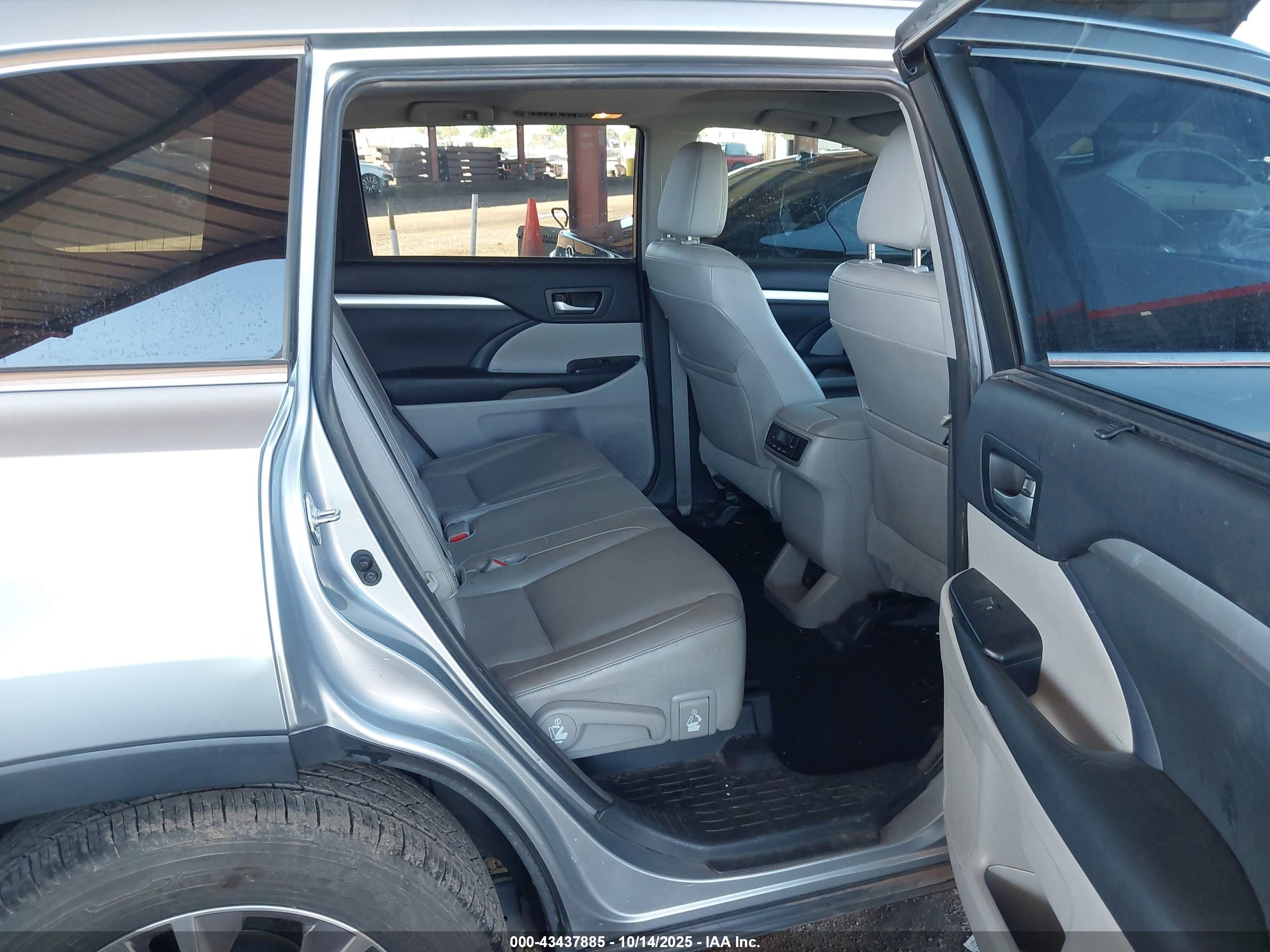 TOYOTA HIGHLANDER image 8
