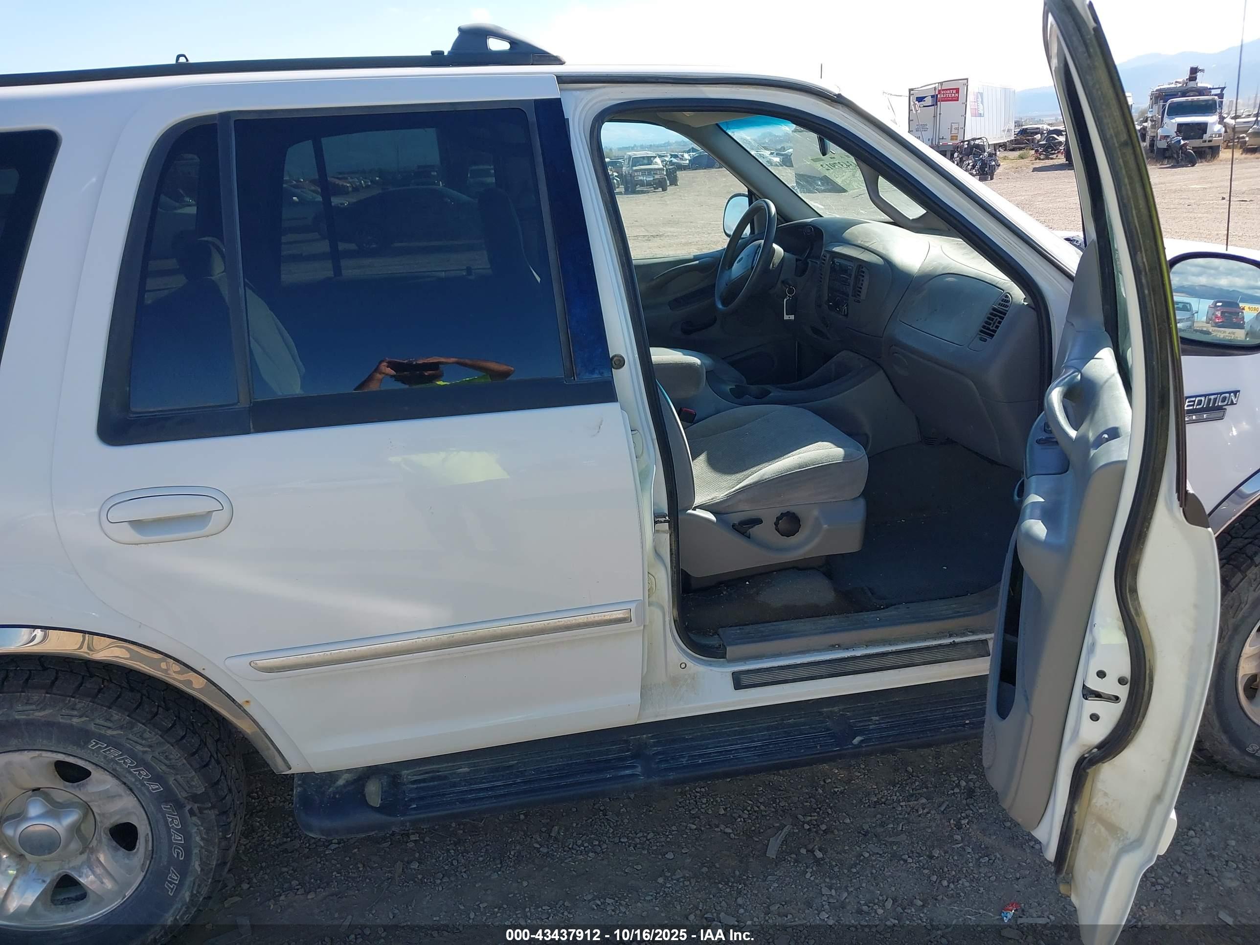 FORD EXPEDITION image 5