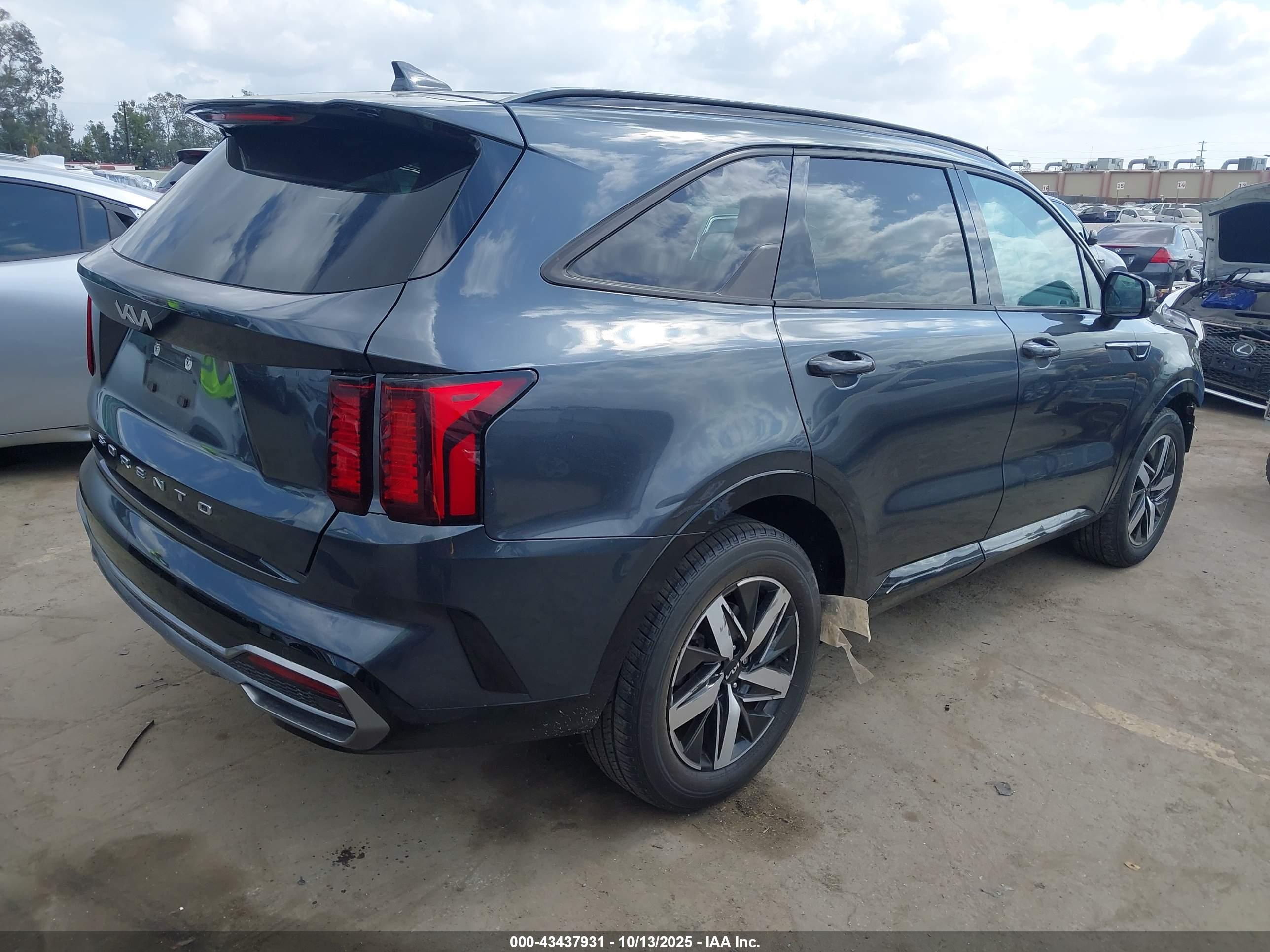KIA SORENTO image 4