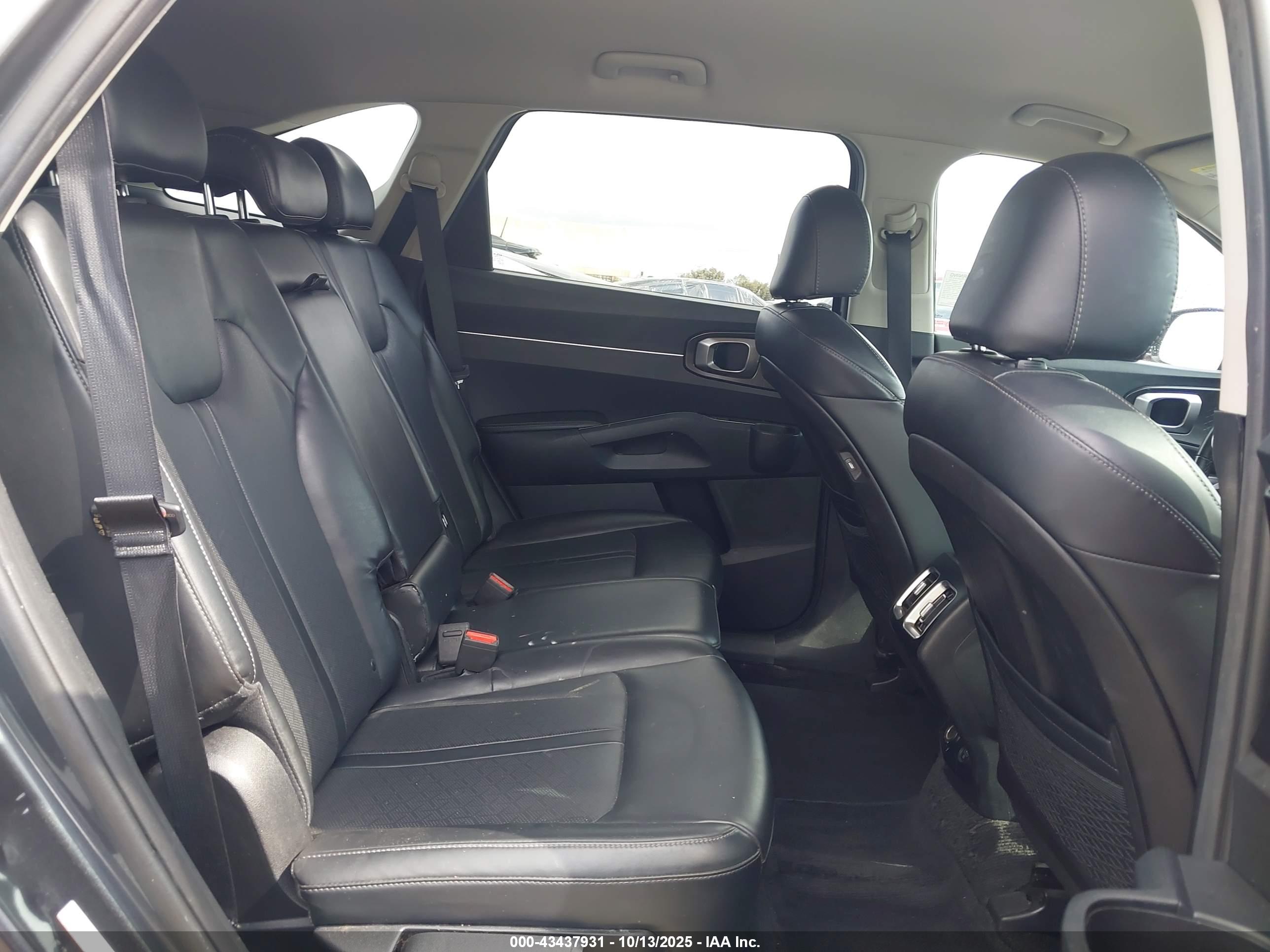 KIA SORENTO image 8