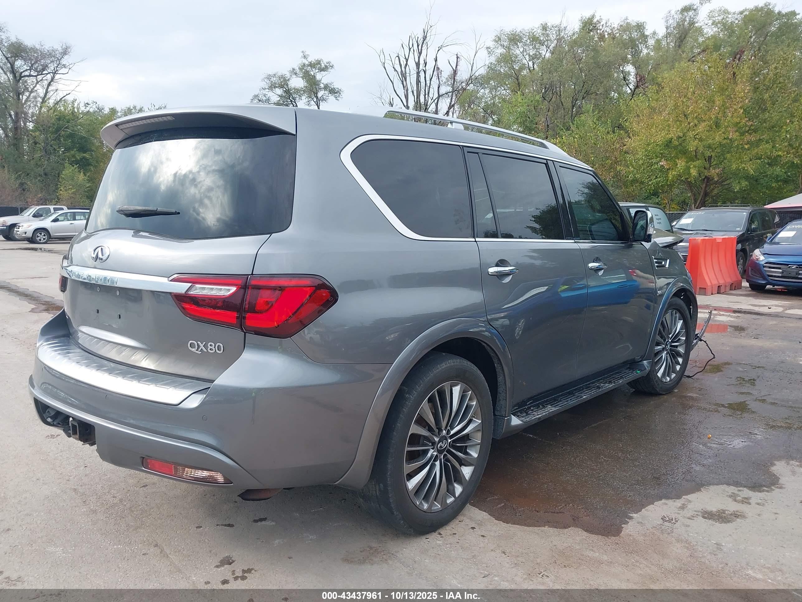 INFINITI QX80 image 4
