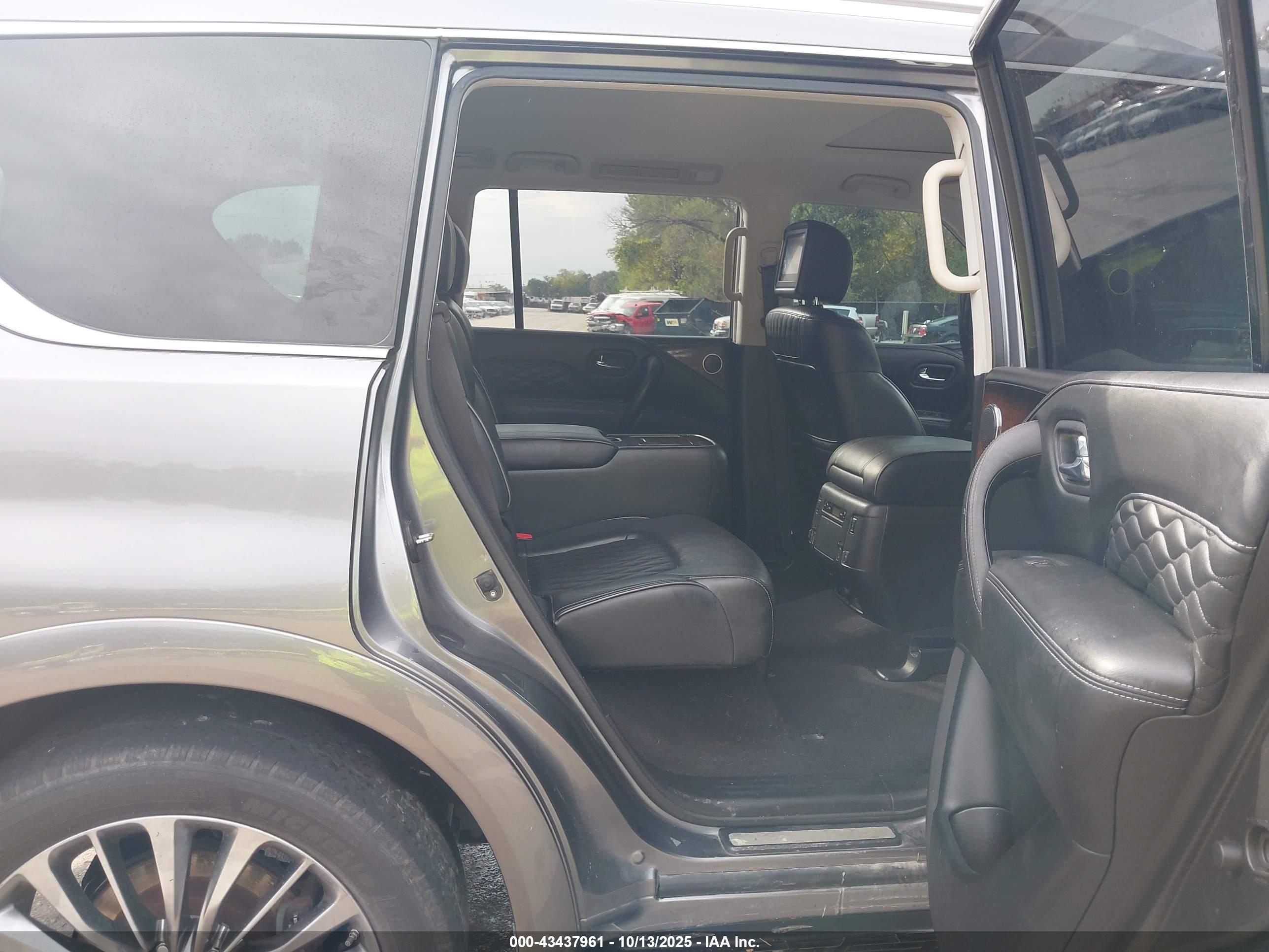 INFINITI QX80 image 8