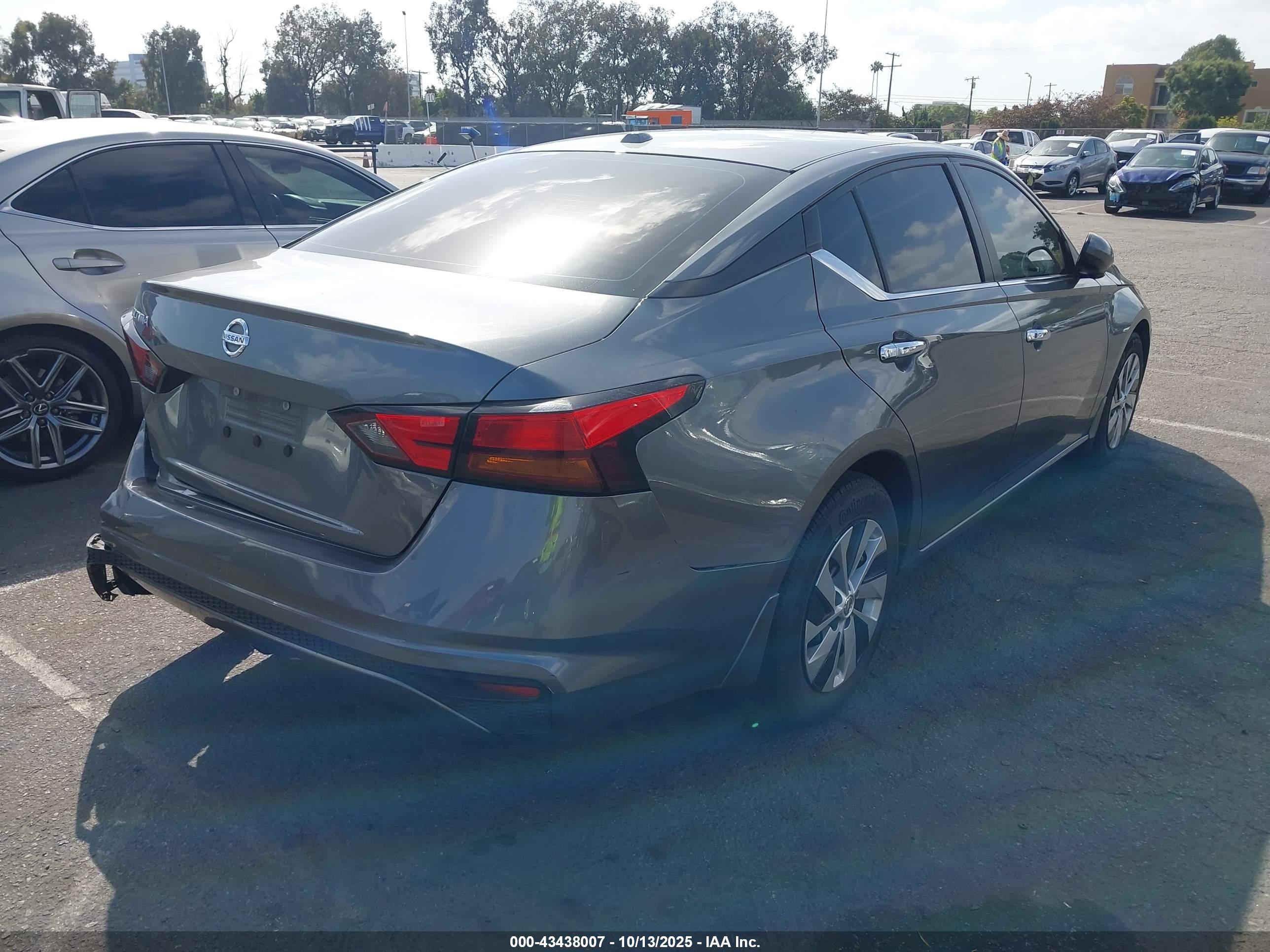 NISSAN ALTIMA image 4