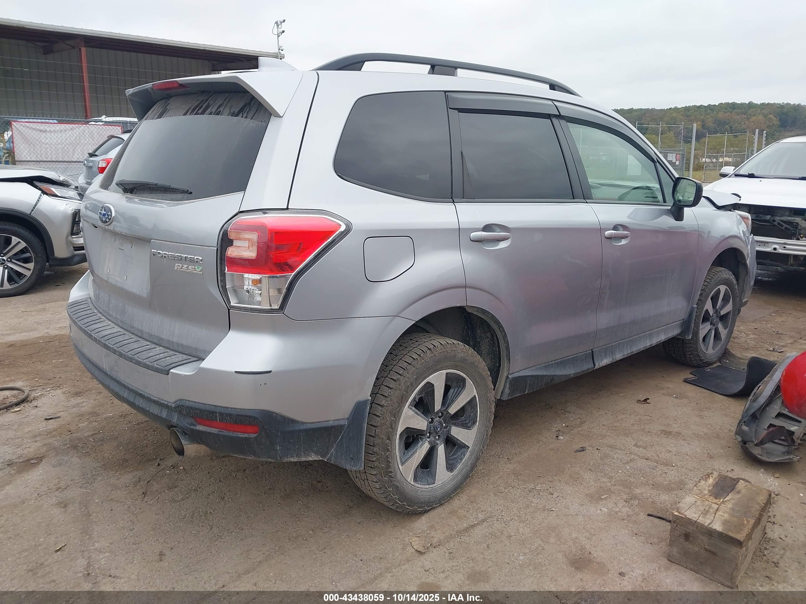 SUBARU FORESTER image 4