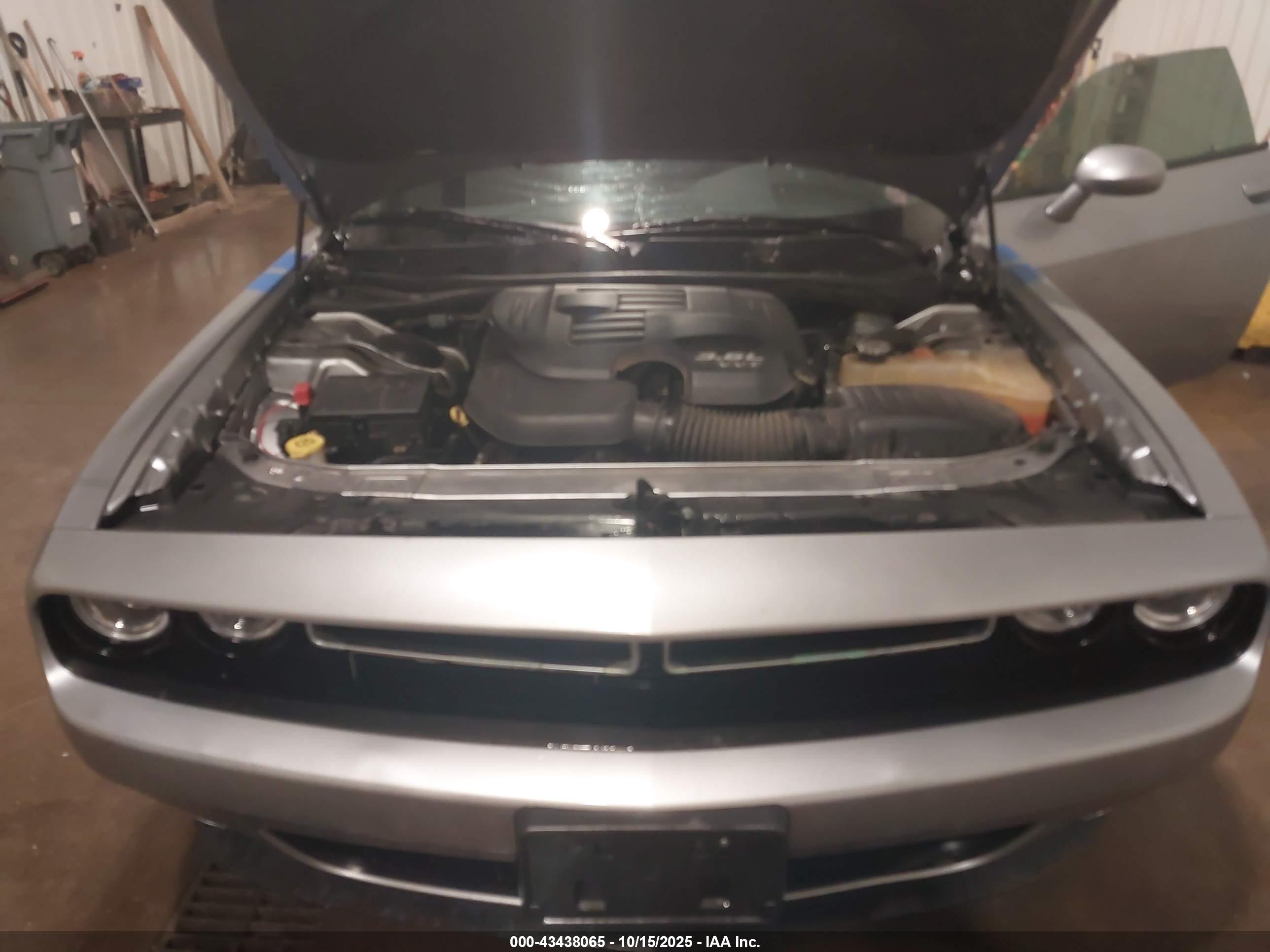 DODGE CHALLENGER image 10