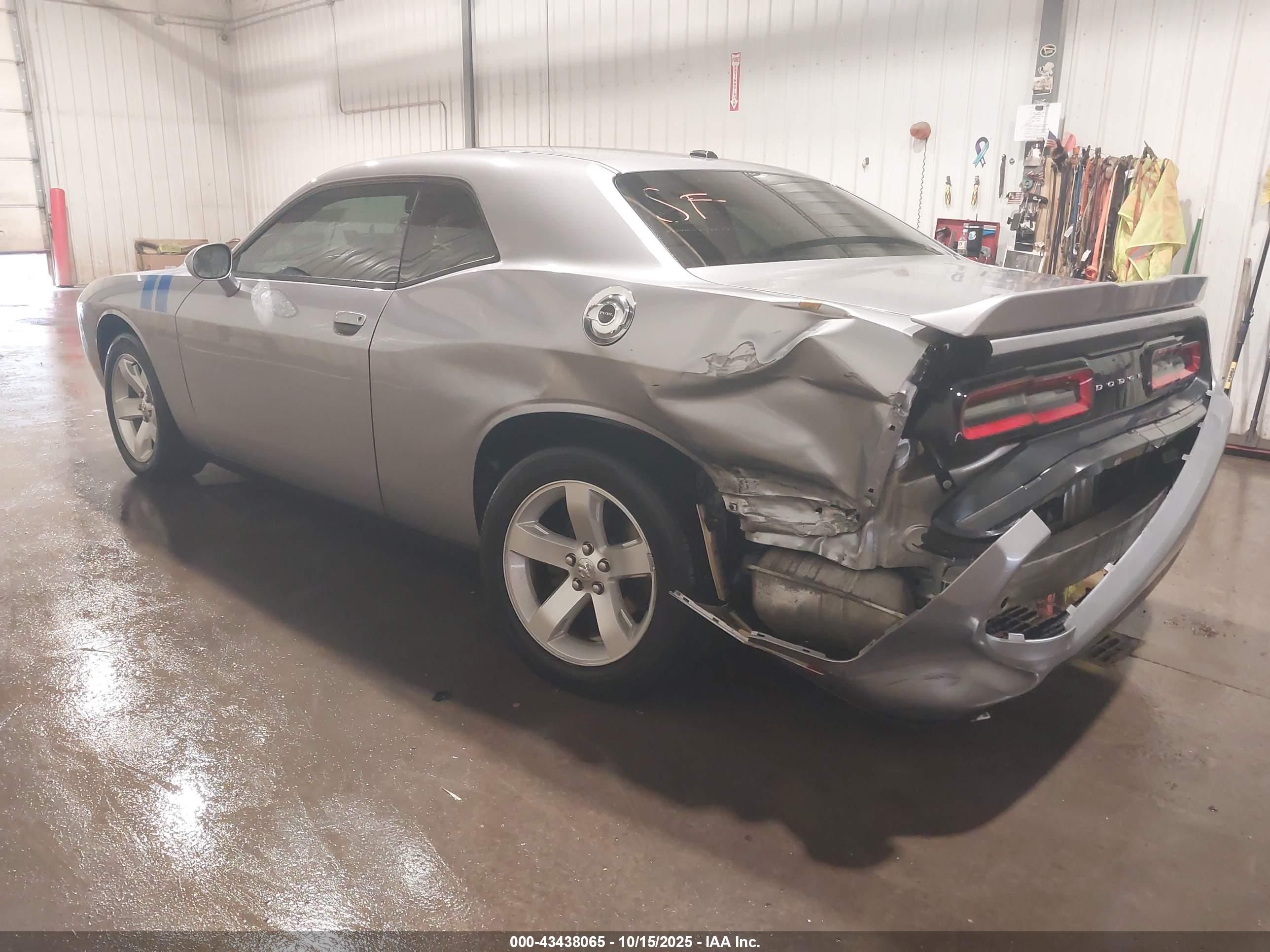 DODGE CHALLENGER image 3