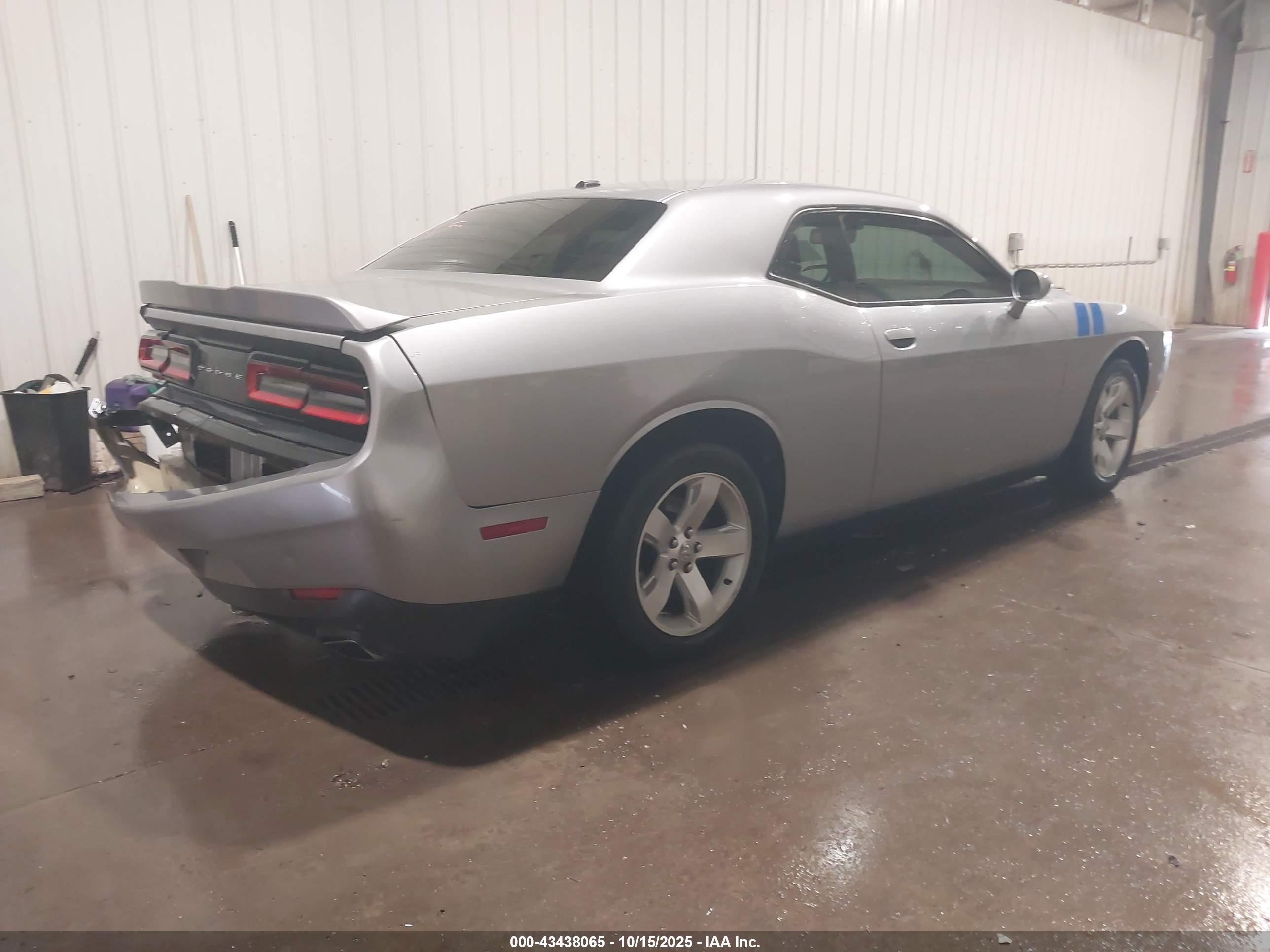 DODGE CHALLENGER image 4