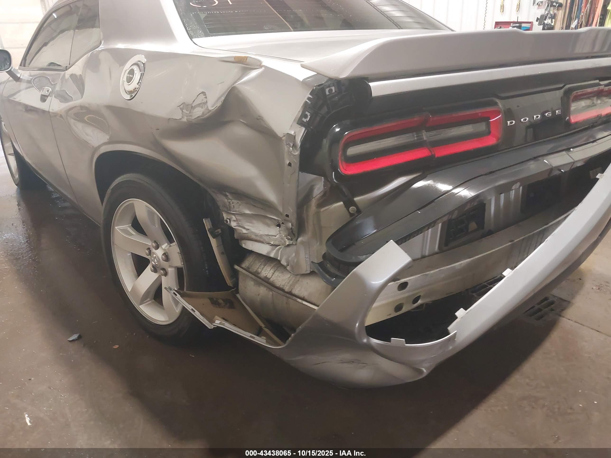 DODGE CHALLENGER image 6